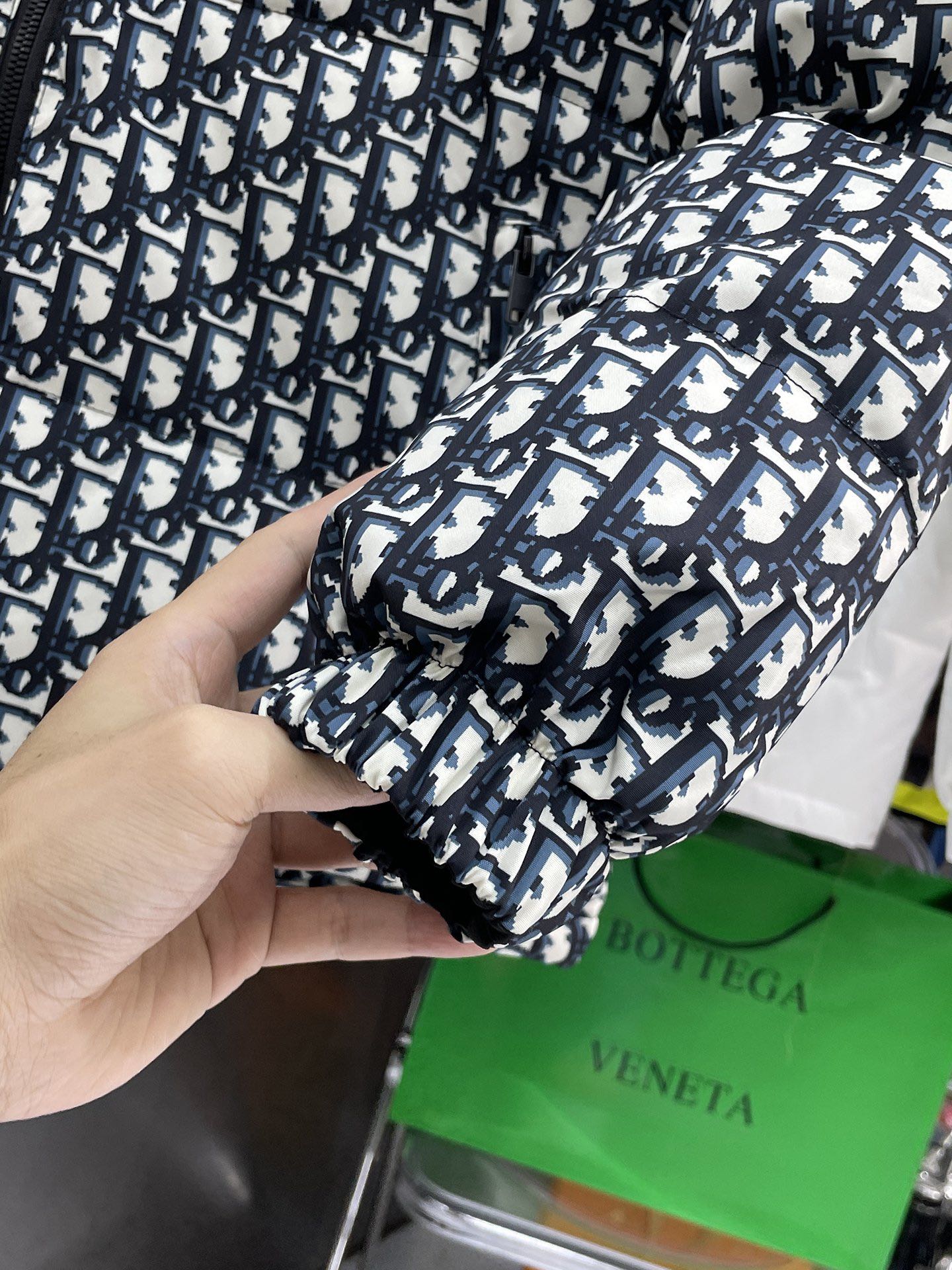   迪奥  三标齐全    ss冬季新款双面穿羽绒棉服外套，秀场新品‼品相非常完美，舒适保暖，色泽饱满诱