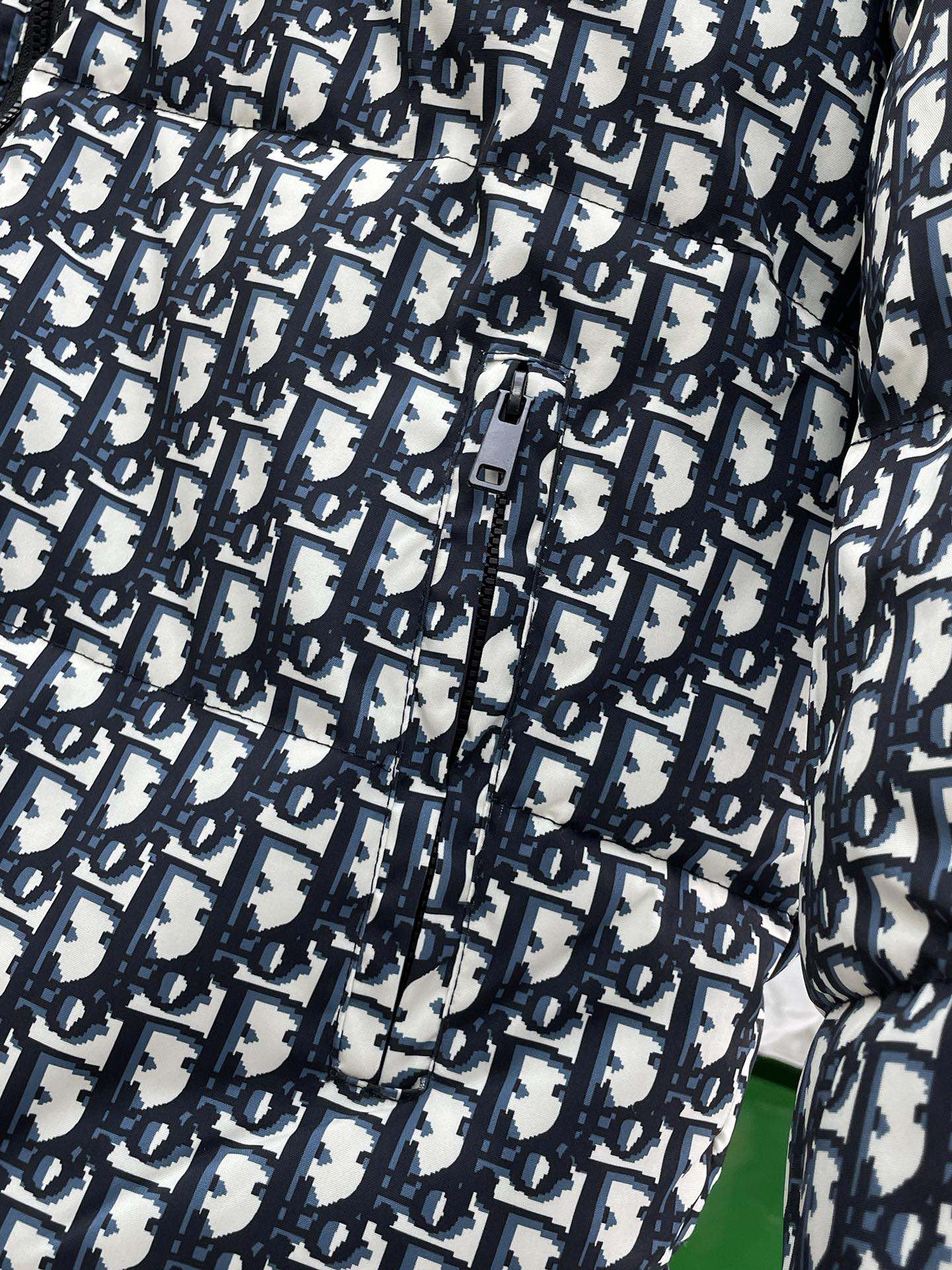   迪奥  三标齐全    ss冬季新款双面穿羽绒棉服外套，秀场新品‼品相非常完美，舒适保暖，色泽饱满诱