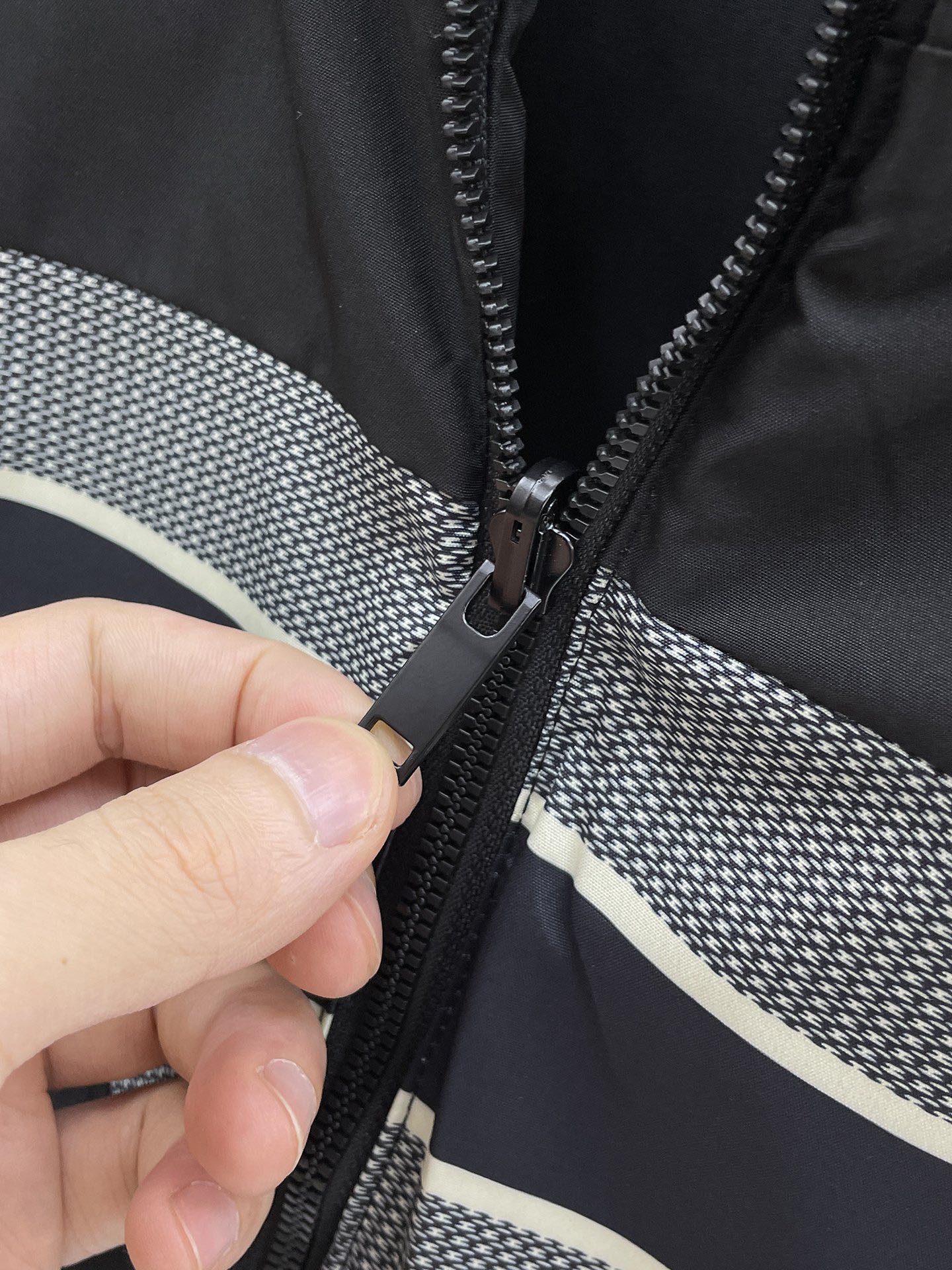   迪奥  三标齐全    ss冬季新款双面穿羽绒棉服外套，秀场新品‼品相非常完美，舒适保暖，色泽饱满诱