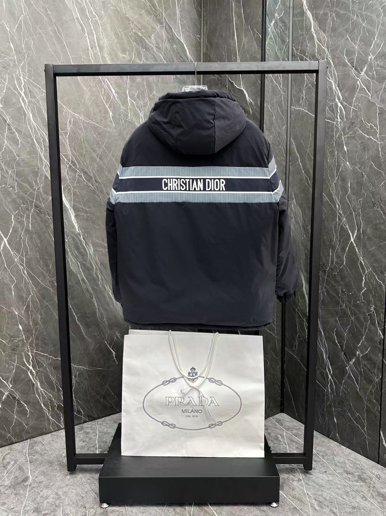   迪奥  三标齐全    ss冬季新款双面穿羽绒棉服外套，秀场新品‼品相非常完美，舒适保暖，色泽饱满诱
