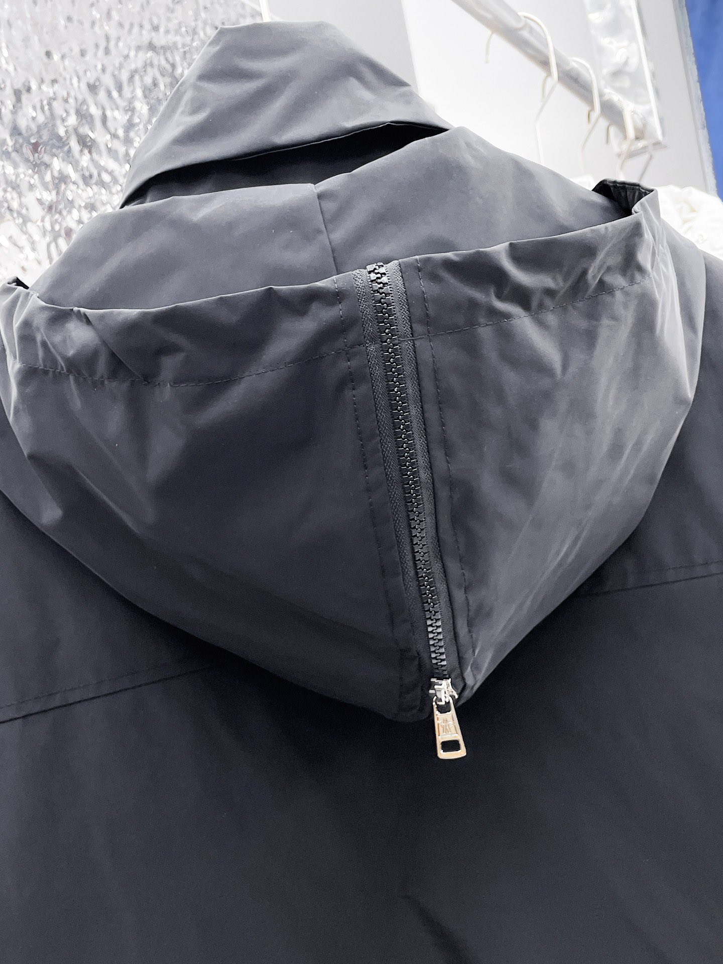   蒙口  三标齐全    ss冬季新款羽绒棉服外套，秀场新品‼品相非常完美，舒适保暖，色泽饱满诱人，非