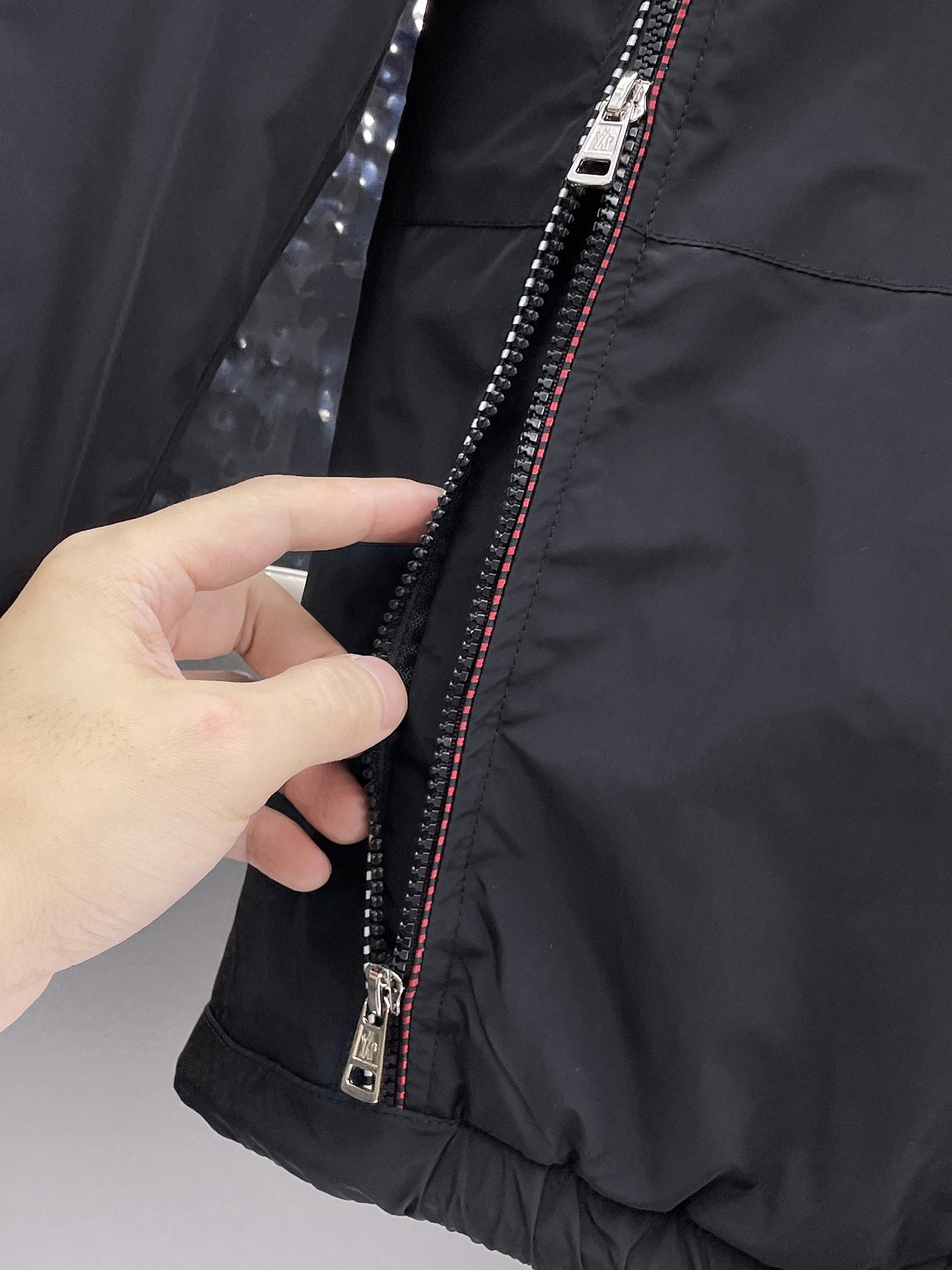   蒙口  三标齐全    ss冬季新款羽绒棉服外套，秀场新品‼品相非常完美，舒适保暖，色泽饱满诱人，非