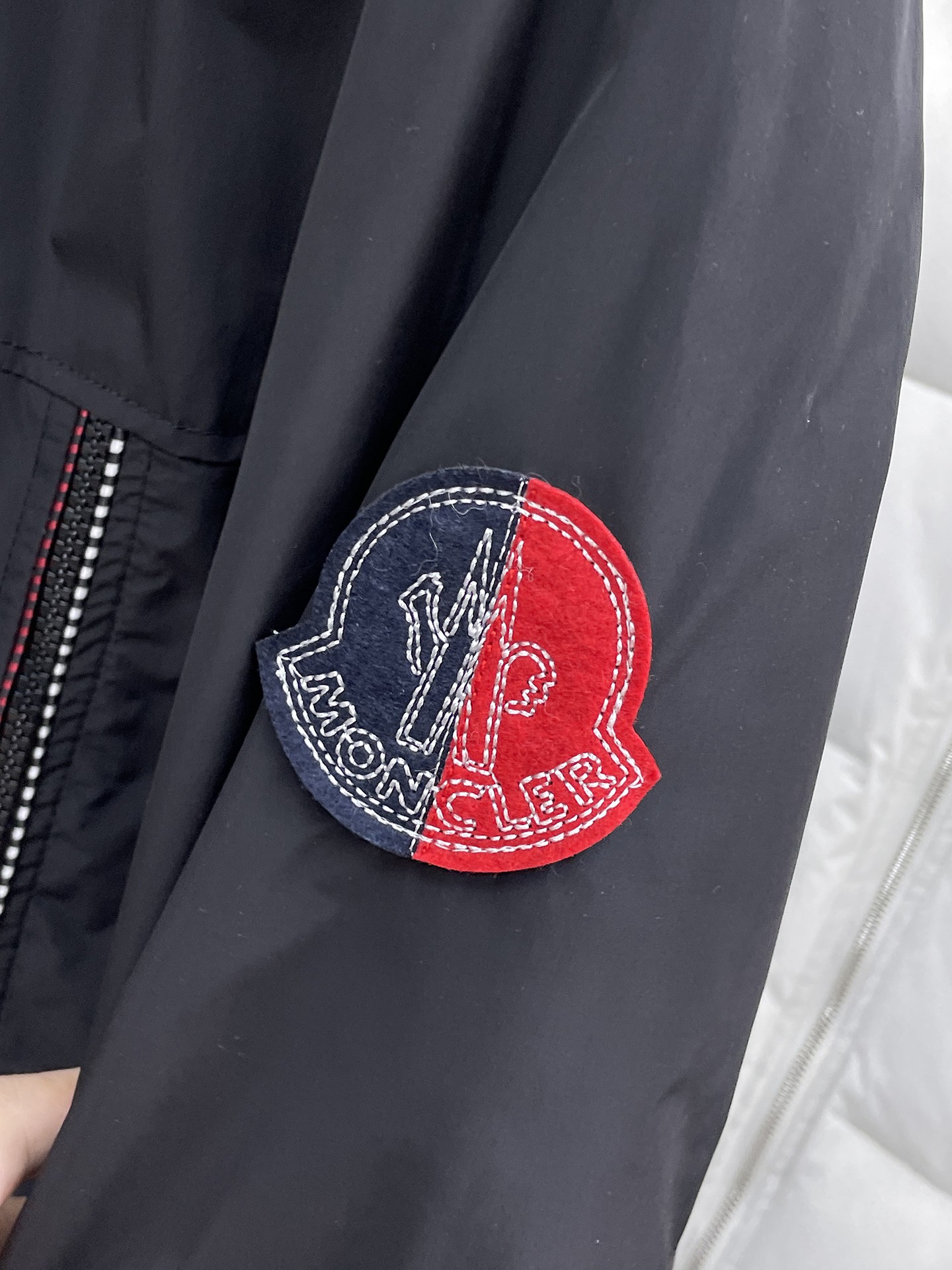   蒙口  三标齐全    ss冬季新款羽绒棉服外套，秀场新品‼品相非常完美，舒适保暖，色泽饱满诱人，非