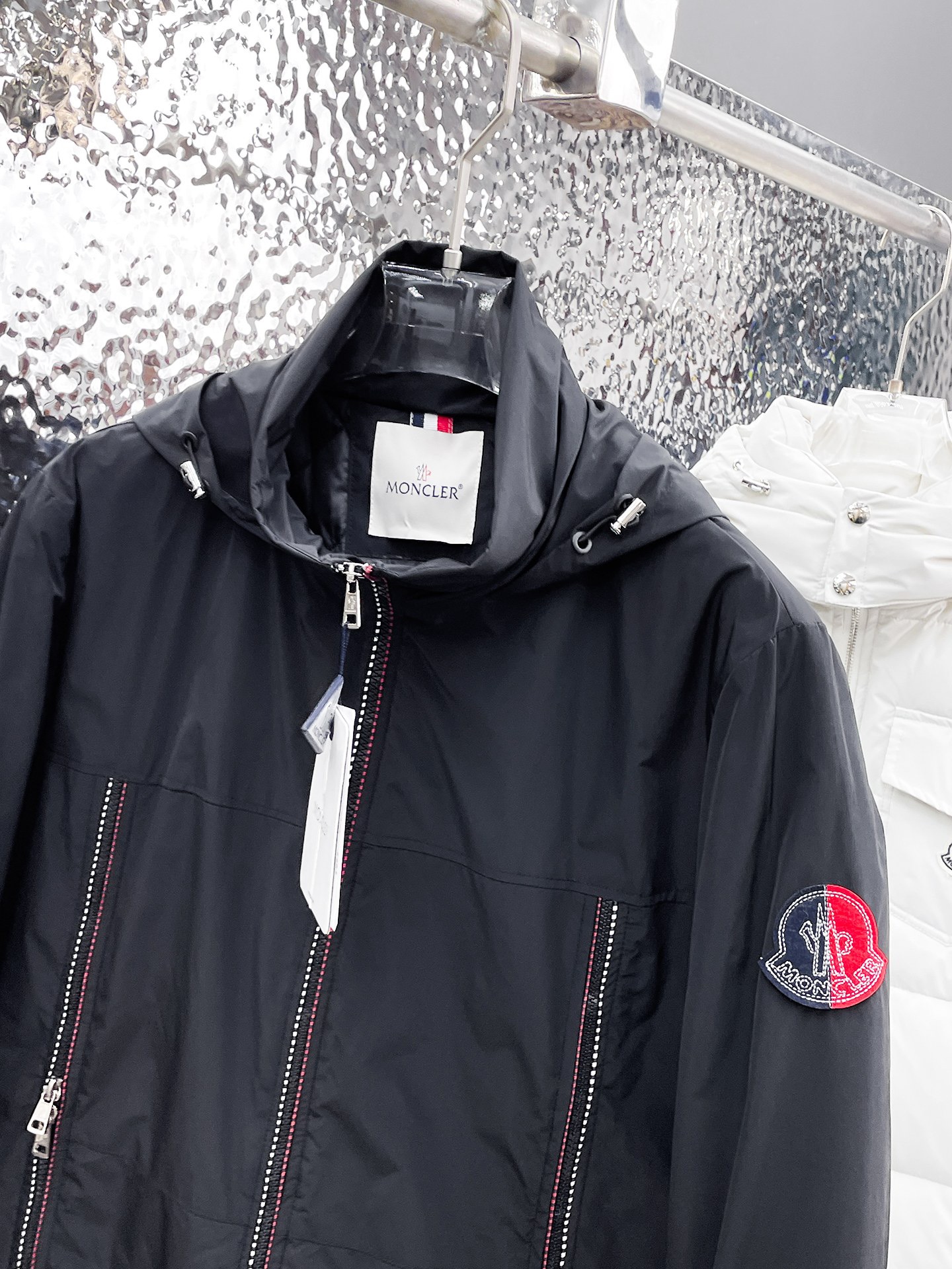   蒙口  三标齐全    ss冬季新款羽绒棉服外套，秀场新品‼品相非常完美，舒适保暖，色泽饱满诱人，非