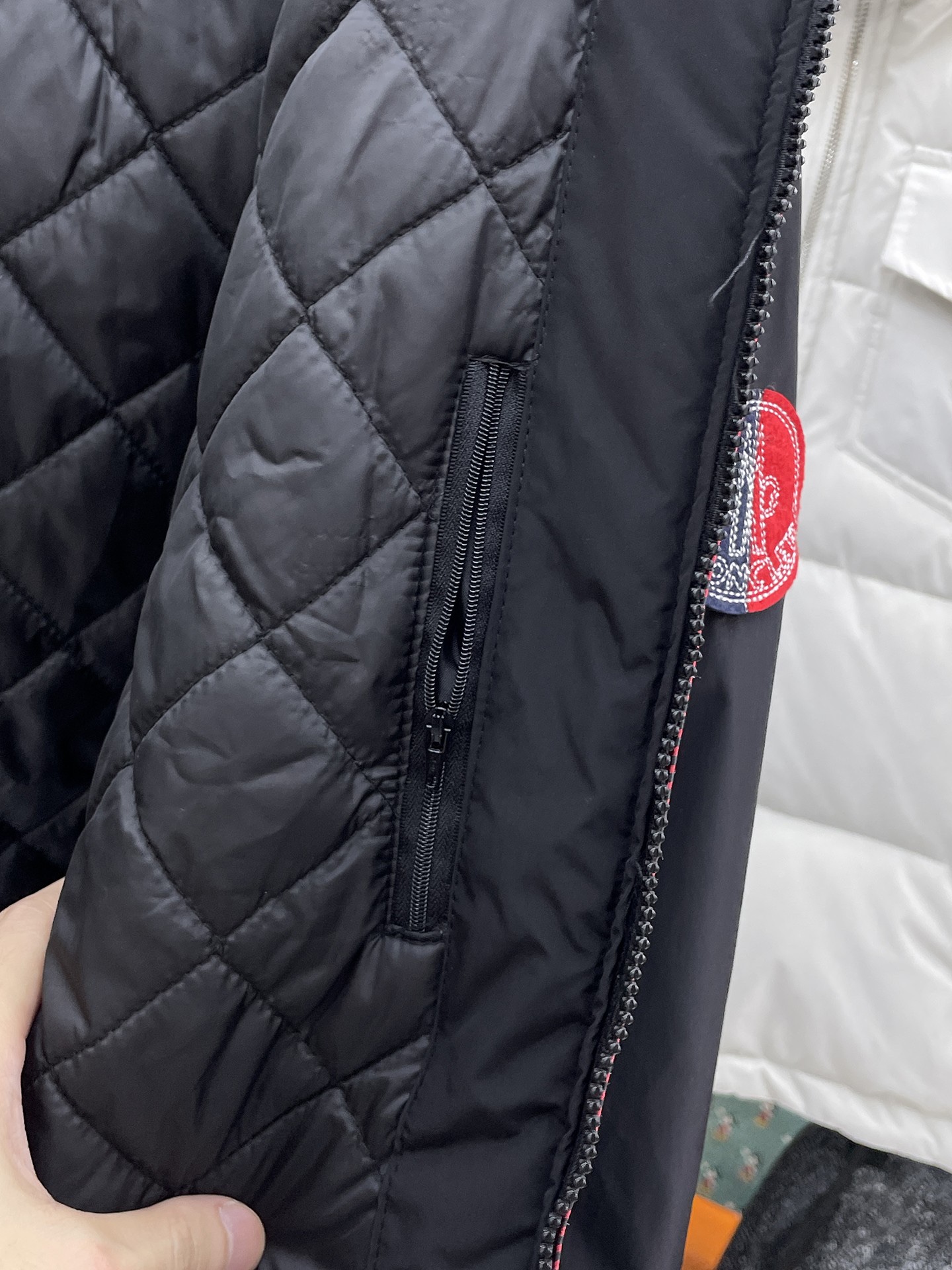   蒙口  三标齐全    ss冬季新款羽绒棉服外套，秀场新品‼品相非常完美，舒适保暖，色泽饱满诱人，非