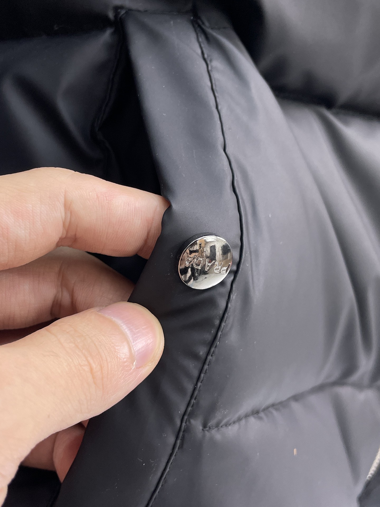   普拉达 三标齐全    ss冬季新款羽绒棉服外套，秀场新品‼品相非常完美，舒适保暖，色泽饱满诱人，非