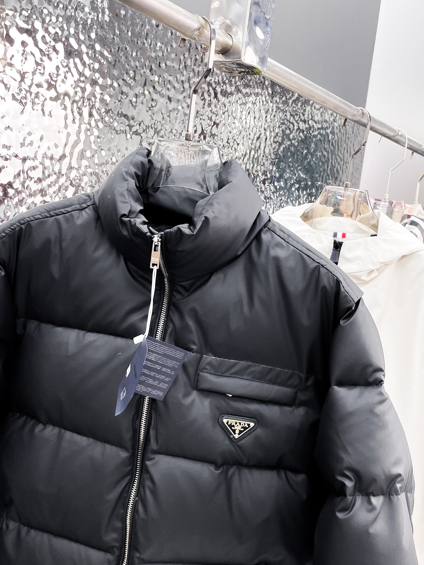   普拉达 三标齐全    ss冬季新款羽绒棉服外套，秀场新品‼品相非常完美，舒适保暖，色泽饱满诱人，非