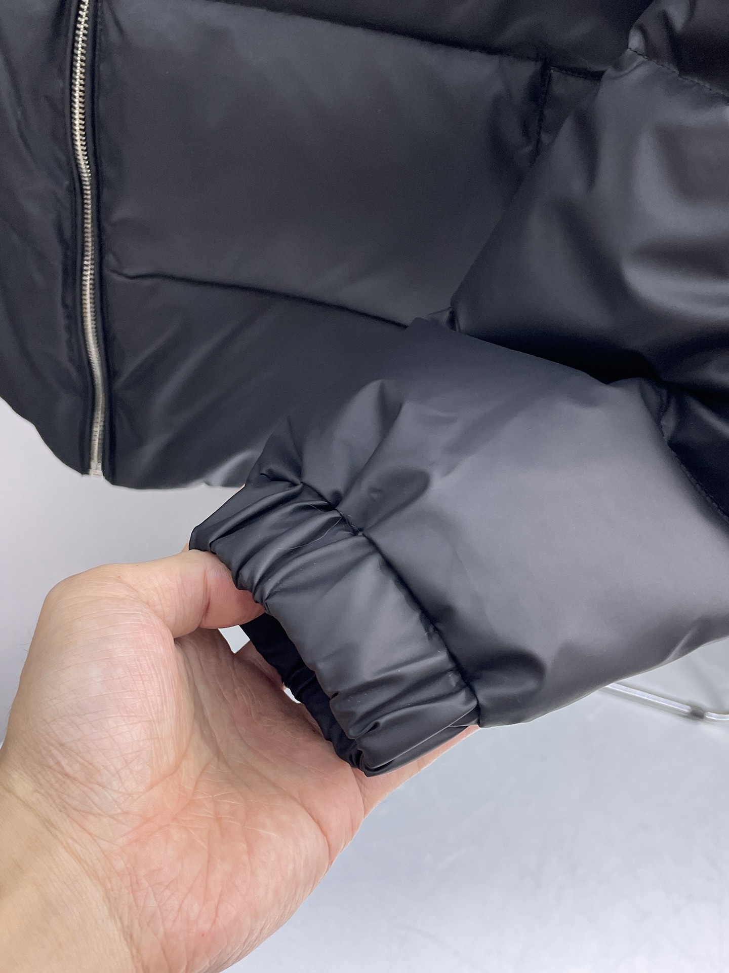   普拉达 三标齐全    ss冬季新款羽绒棉服外套，秀场新品‼品相非常完美，舒适保暖，色泽饱满诱人，非