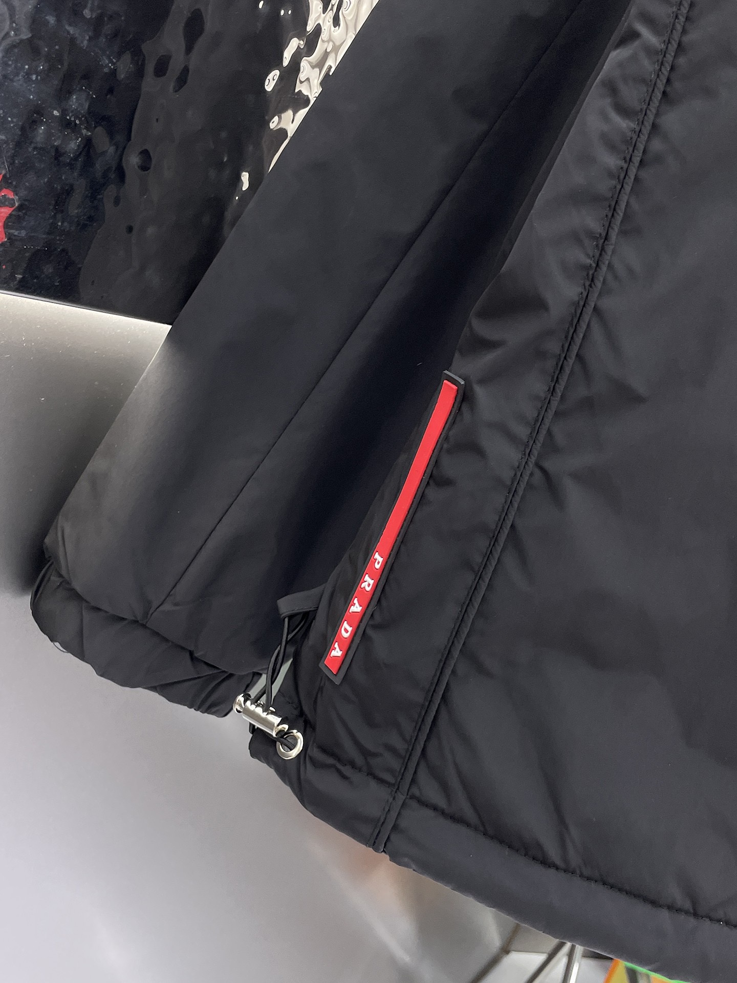   普拉达  三标齐全    ss冬季新款羽绒棉服外套，秀场新品‼品相非常完美，舒适保暖，色泽饱满诱人，