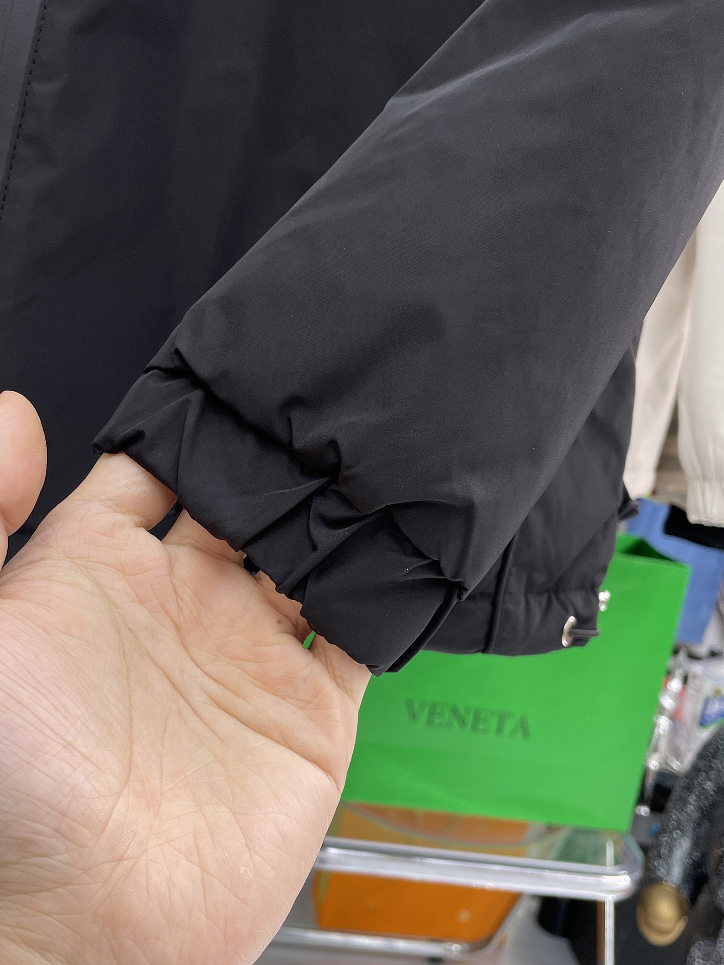   普拉达  三标齐全    ss冬季新款羽绒棉服外套，秀场新品‼品相非常完美，舒适保暖，色泽饱满诱人，