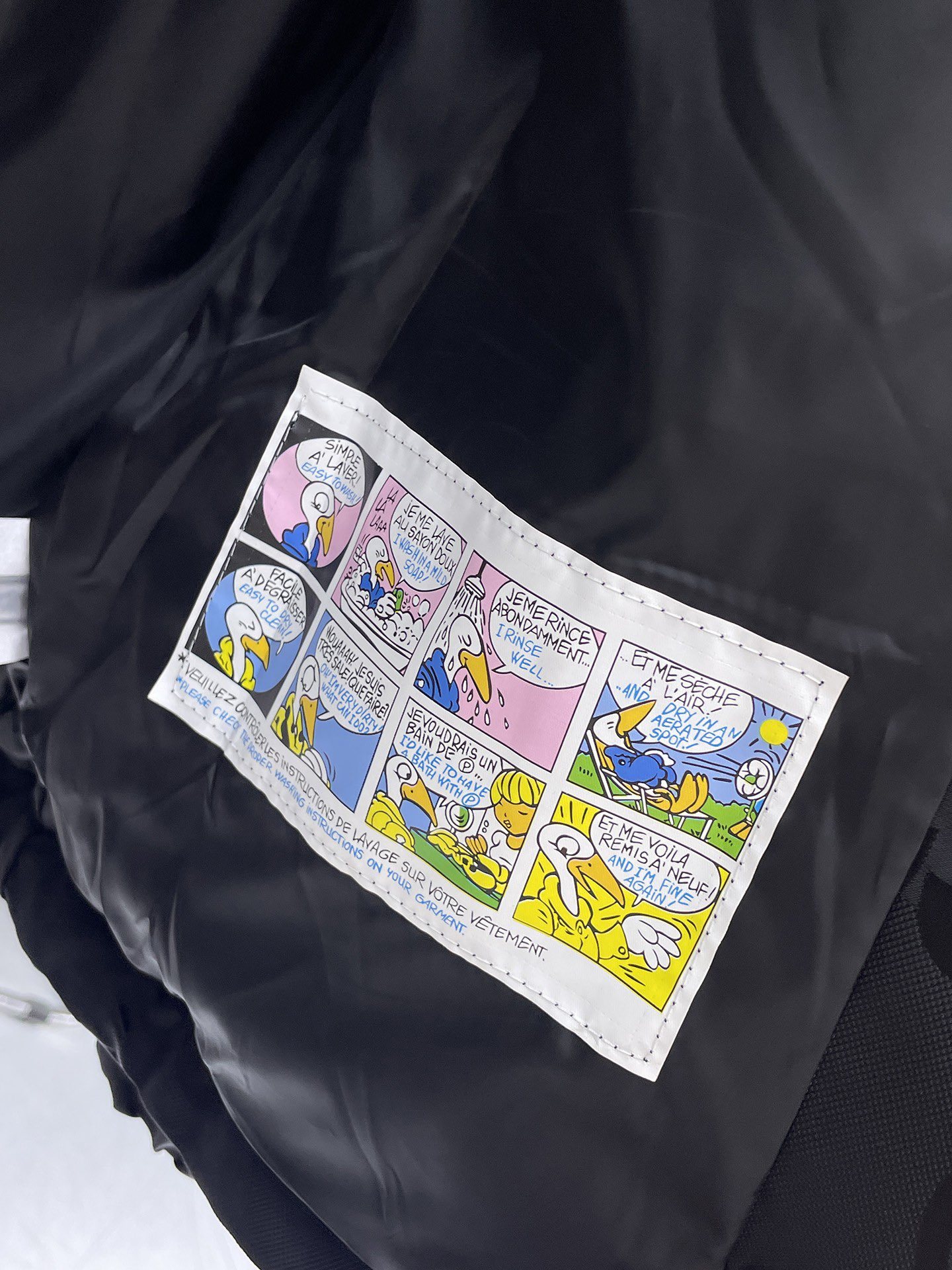 ! 古奇 秋冬新款羽绒服。这款号称羽绒服届最贵的,全部90绒的。带着经典的Logo组合搭配,第一眼看