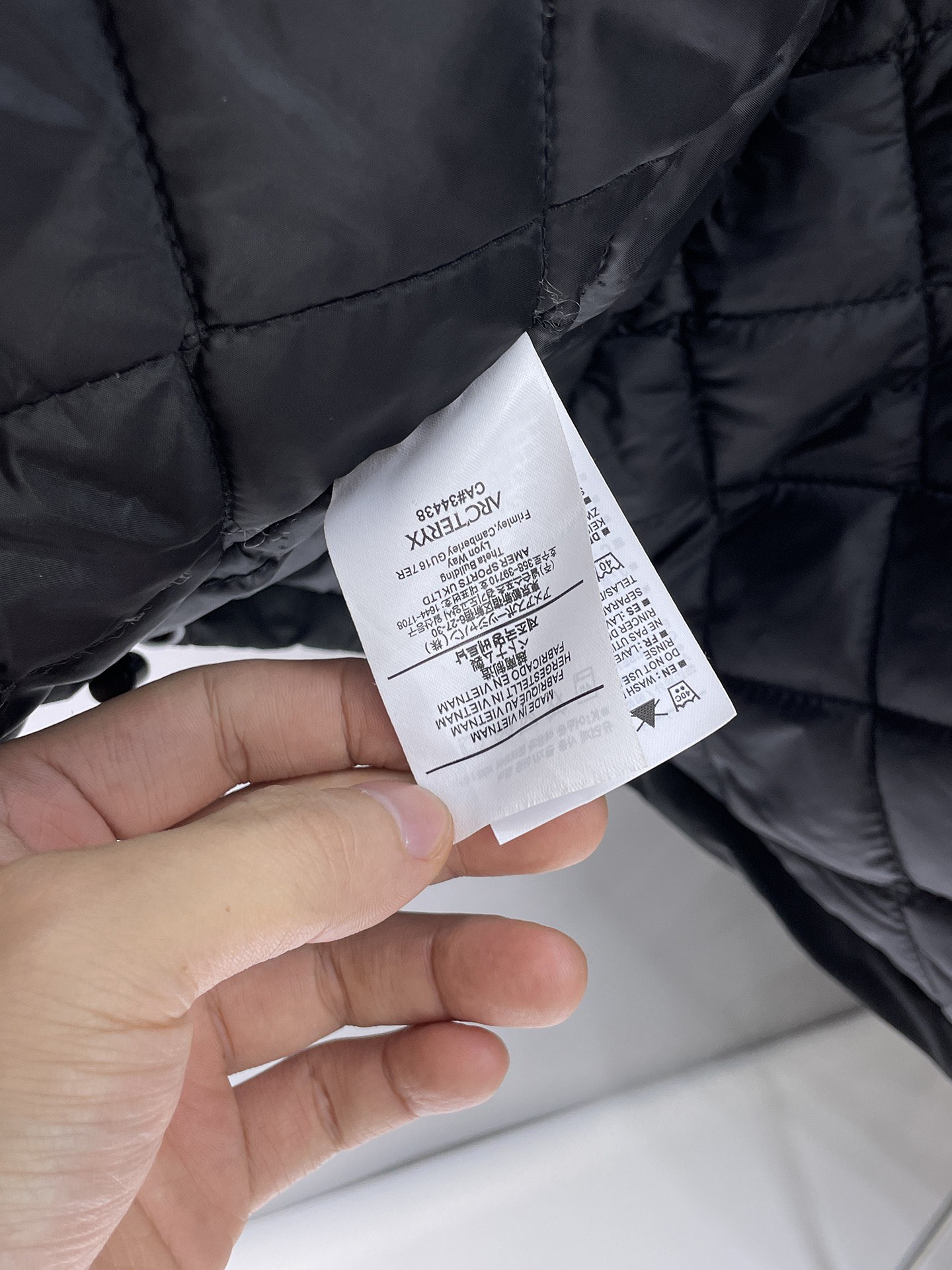   始祖鸟  三标齐全    ss冬季新款羽绒棉服外套，秀场新品‼品相非常完美，舒适保暖，色泽饱满诱人，