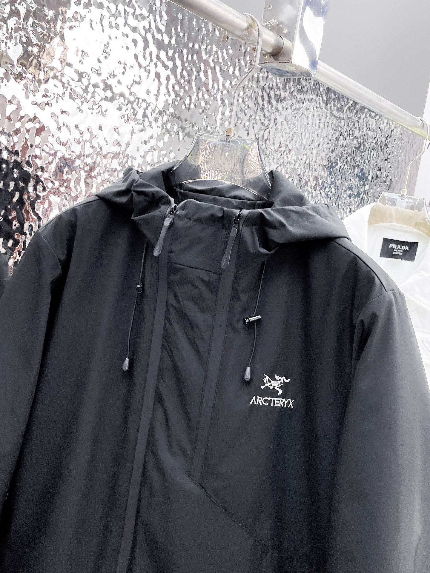   始祖鸟  三标齐全    ss冬季新款羽绒棉服外套，秀场新品‼品相非常完美，舒适保暖，色泽饱满诱人，