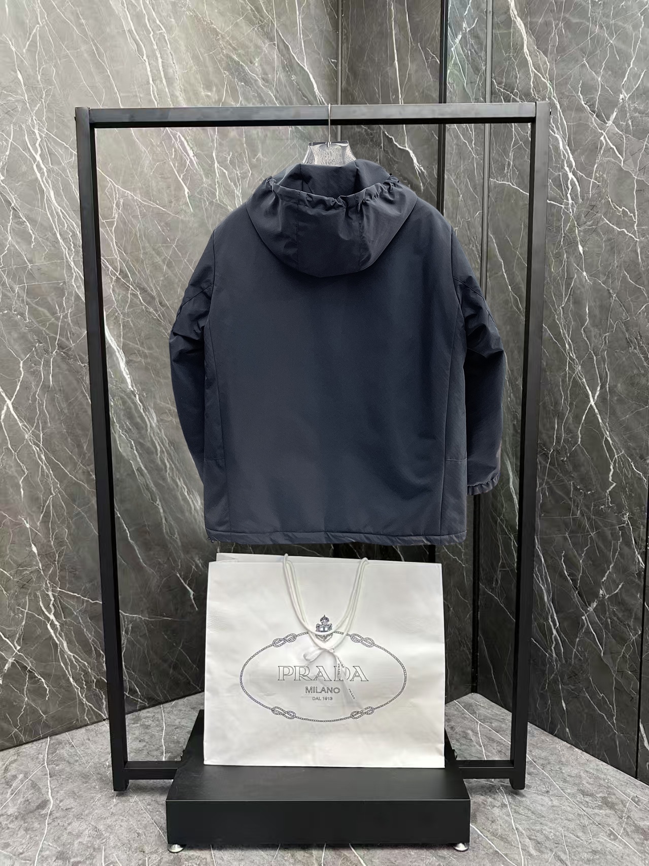   始祖鸟  三标齐全    ss冬季新款羽绒棉服外套，秀场新品‼品相非常完美，舒适保暖，色泽饱满诱人，