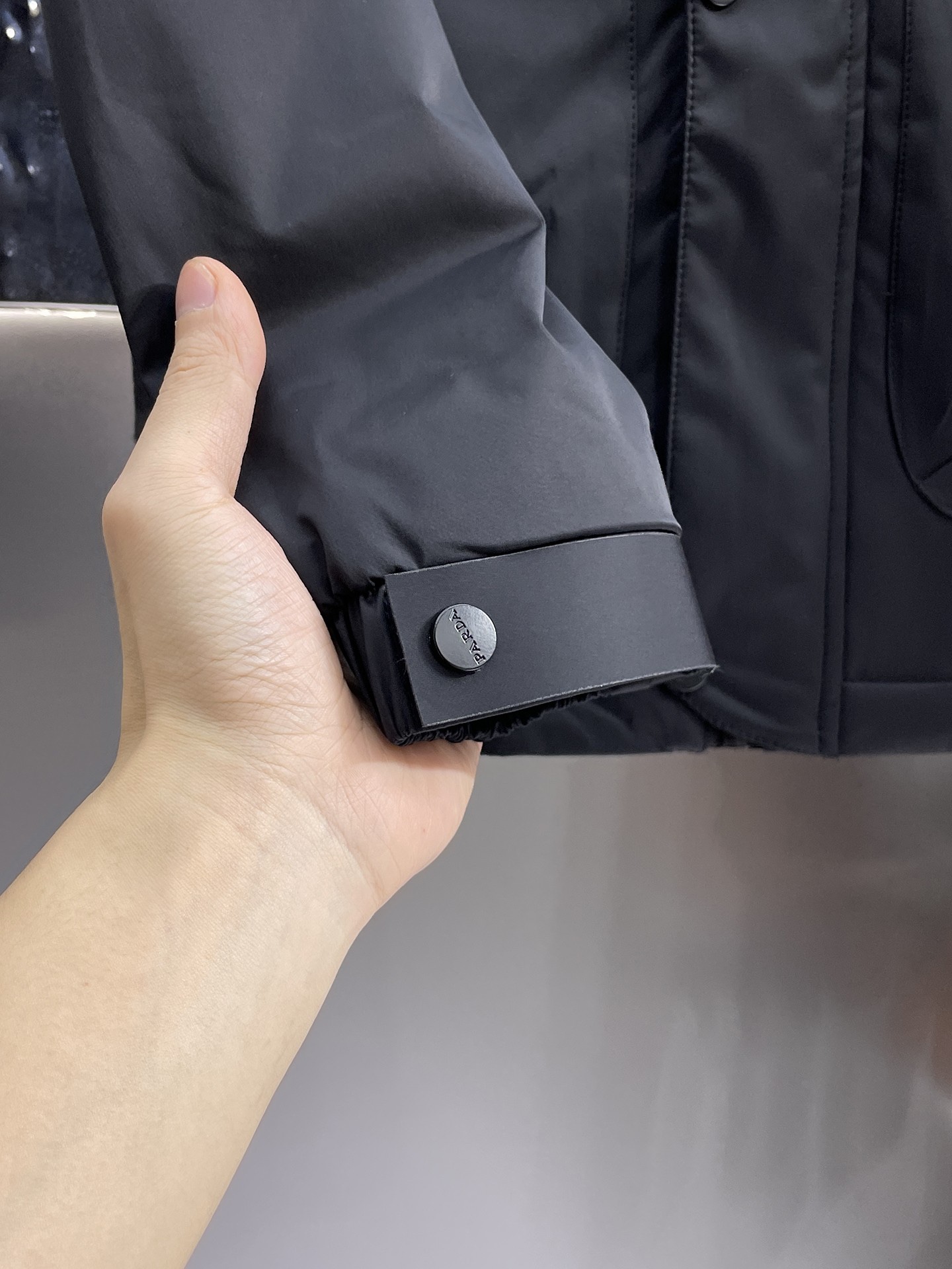   普拉达  三标齐全    ss冬季新款羽绒棉服外套，秀场新品‼品相非常完美，舒适保暖，色泽饱满诱人，