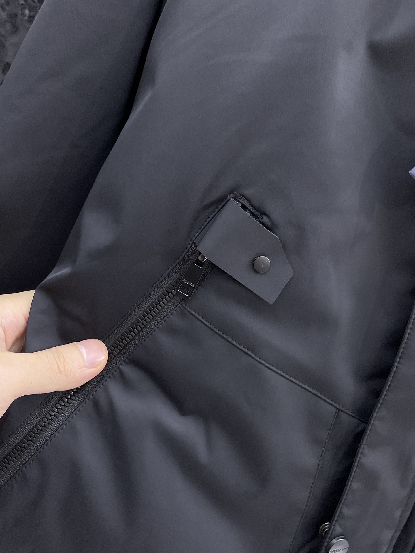   普拉达  三标齐全    ss冬季新款羽绒棉服外套，秀场新品‼品相非常完美，舒适保暖，色泽饱满诱人，