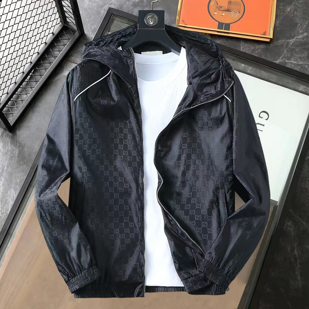 NO:595270,Same style as Gucci official website, on sale in advance!  2025ss new autumn men's jackets, high-end version with complete three-standard original order!  , counter-customized fabrics with high breathability and comfort, impeccable details, brand element design concept, reflecting high quality. It feels delicate and soft!  It presents a casual cut and the upper body shape is awesome!  Size M～3XL, maximum wear is 195 catties.,,jackets & coats,jackets & coats,alexander wang19860909古奇 官网同款,提前发售！2025ss开秋新款男士夹克外套,原单三标齐全高端版本！,专柜定制面料 透气舒适度高,细节无可挑剔,品牌元素设计理念,体现高品质.手感细腻柔软！呈现休闲裁剪,上身版型超赞！码数M～3XL,最大穿195斤.,,jackets & coats,jackets & coats,alexander wang,Men's clothing