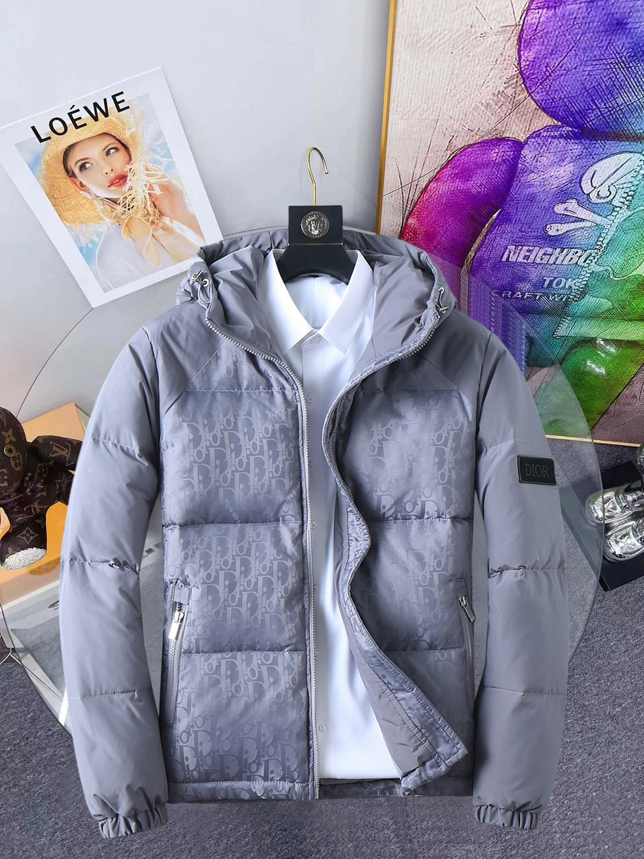 NO:648202,Dior's 2025 new winter down 90 white duck down jacket, the new product on the show is in perfect condition, comfortable and warm, the color is full and attractive, the very outstanding design easily enhances the sense of fashion, the workmanship is extremely sophisticated and rigorous, and the wiring is neat and meticulous!  A masterpiece from a famous designer!  The upper body does not look bloated and is super handsome!  Counter size M～XXXL,,dior,jackets & coats,down jacket,alexander wang19860909迪奥 2025冬季新款羽绒90白鸭绒外套,秀场新品品相非常完美,舒适保暖,色泽饱满诱人,非常出彩的设计,轻松将时髦感进阶,做工极为考究严谨,走线工整细致！大牌设计师巨作！上身不显臃肿、超级帅气！柜台码数M～XXXL,,dior,jackets & coats,down jacket,alexander wang,Men's clothing