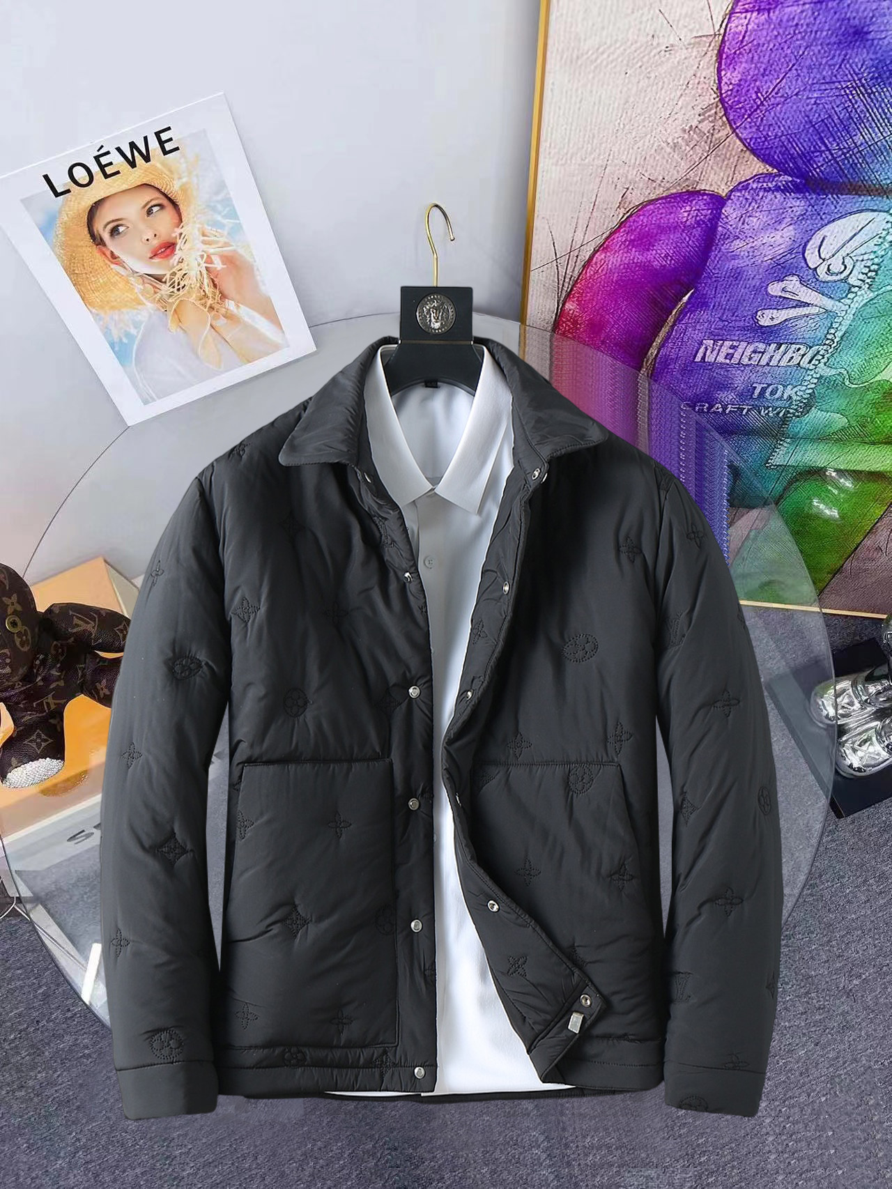 NO:648180,LV three-standard complete 2025ss winter new down jacket, the new product on the show is in perfect condition, comfortable and warm, the color is full and attractive, the design is very outstanding, it can easily enhance the fashion sense, the workmanship is extremely sophisticated and rigorous, and the wiring is neat and meticulous!  A masterpiece from a famous designer!  The upper body does not look bloated and is super handsome!  Available sizes M ~ XXXL,,louis vuitton,jackets & coats,down jacket,alexander wang19860909LV 三标齐全 2025ss冬季新款羽绒棉服外套,秀场新品品相非常完美,舒适保暖,色泽饱满诱人,非常出彩的设计,轻松将时髦感进阶,做工极为考究严谨,走线工整细致！大牌设计师巨作！上身不显臃肿、超级帅气！现货码数M ～ XXXL,,louis vuitton,jackets & coats,down jacket,alexander wang,Men's clothing