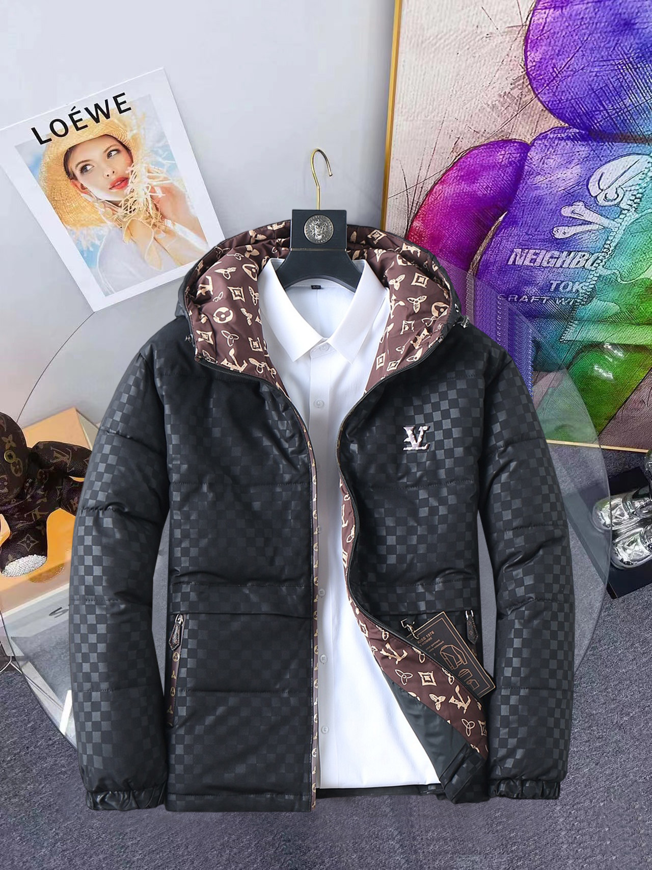 NO:648204,LV three-standard complete 2025ss winter new down jacket, the new product on the show is in perfect condition, comfortable and warm, the color is full and attractive, the design is very outstanding, it can easily enhance the fashion sense, the workmanship is extremely sophisticated and rigorous, and the wiring is neat and meticulous!  A masterpiece from a famous designer!  The upper body does not look bloated and is super handsome!  Available sizes M ~ XXXL,,louis vuitton,jackets & coats,down jacket,alexander wang19860909LV 三标齐全 2025ss冬季新款羽绒棉服外套,秀场新品品相非常完美,舒适保暖,色泽饱满诱人,非常出彩的设计,轻松将时髦感进阶,做工极为考究严谨,走线工整细致！大牌设计师巨作！上身不显臃肿、超级帅气！现货码数M ～ XXXL,,louis vuitton,jackets & coats,down jacket,alexander wang,Men's clothing