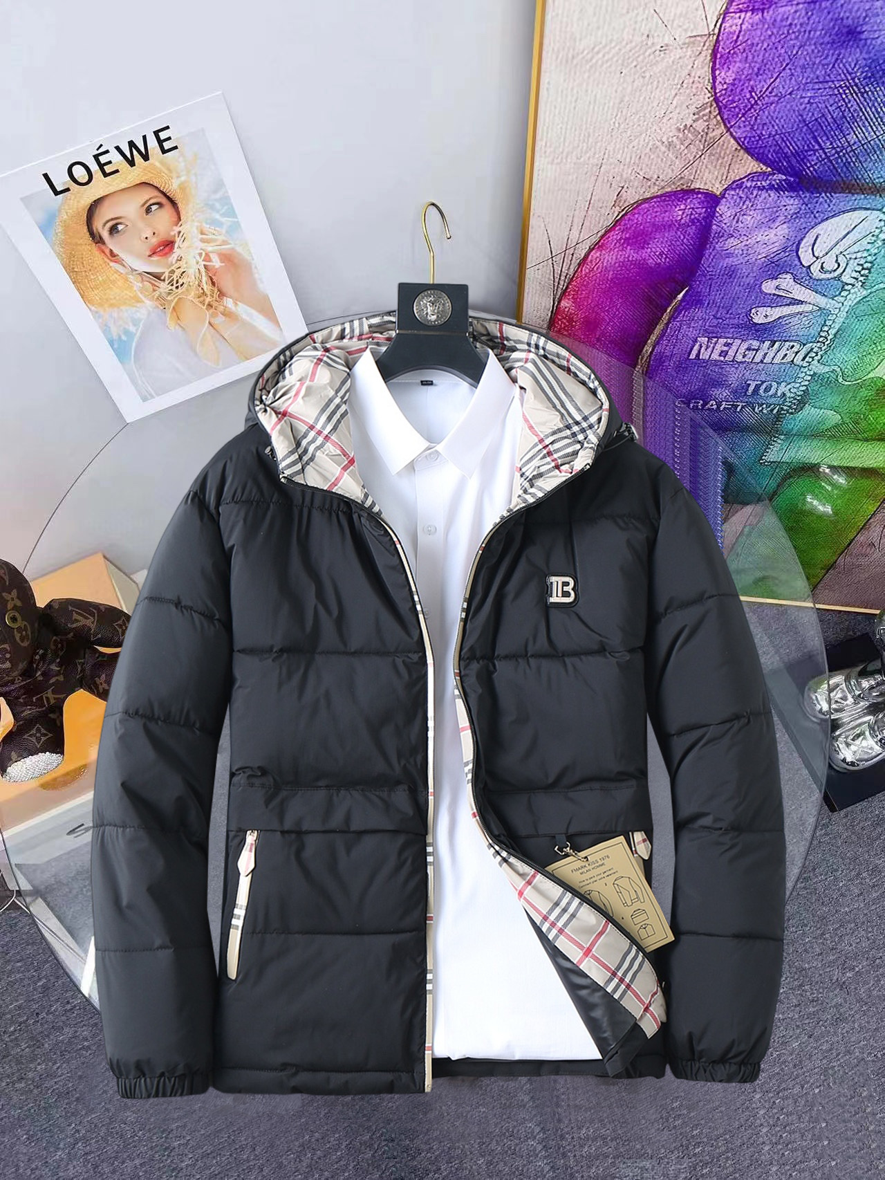 NO:648210,Burberry's new 2025ss winter down jacket with all three standards, the new product on the show is in perfect condition, comfortable and warm, the color is full and attractive, the design is very outstanding, it can easily enhance the fashion sense, the workmanship is extremely sophisticated and rigorous, and the wiring is neat and meticulous!  A masterpiece from a famous designer!  The upper body does not look bloated and is super handsome!  Available sizes M ~ XXXL,,burberry,jackets & coats,down jacket,alexander wang19860909巴宝莉 三标齐全 2025ss冬季新款羽绒棉服外套,秀场新品品相非常完美,舒适保暖,色泽饱满诱人,非常出彩的设计,轻松将时髦感进阶,做工极为考究严谨,走线工整细致！大牌设计师巨作！上身不显臃肿、超级帅气！现货码数M ～ XXXL,,burberry,jackets & coats,down jacket,alexander wang,Men's clothing