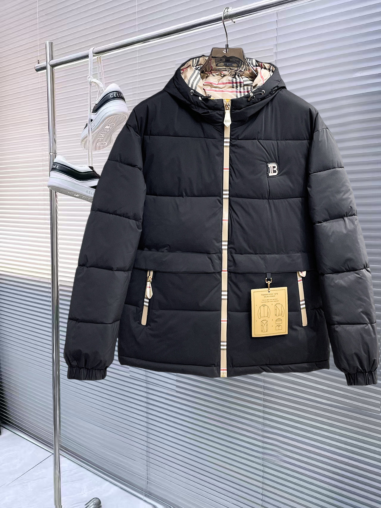NO:727889,Support replacement after the year!  Burberry's new 2025ss winter down jacket with all three standards, the new product on the show is in perfect condition, comfortable and warm, the color is full and attractive, the design is very outstanding, it can easily enhance the fashion sense, the workmanship is extremely sophisticated and rigorous, and the wiring is neat and meticulous!  A masterpiece from a famous designer!  The upper body does not look bloated and is super handsome!  Available sizes M ~ XXXL,,burberry,jackets & coats,down jacket,19860909支持年后退换！ 巴宝莉 三标齐全 2025ss冬季新款羽绒棉服外套,秀场新品品相非常完美,舒适保暖,色泽饱满诱人,非常出彩的设计,轻松将时髦感进阶,做工极为考究严谨,走线工整细致！大牌设计师巨作！上身不显臃肿、超级帅气！现货码数M ～ XXXL,,burberry,jackets & coats,down jacket,,Men's clothing