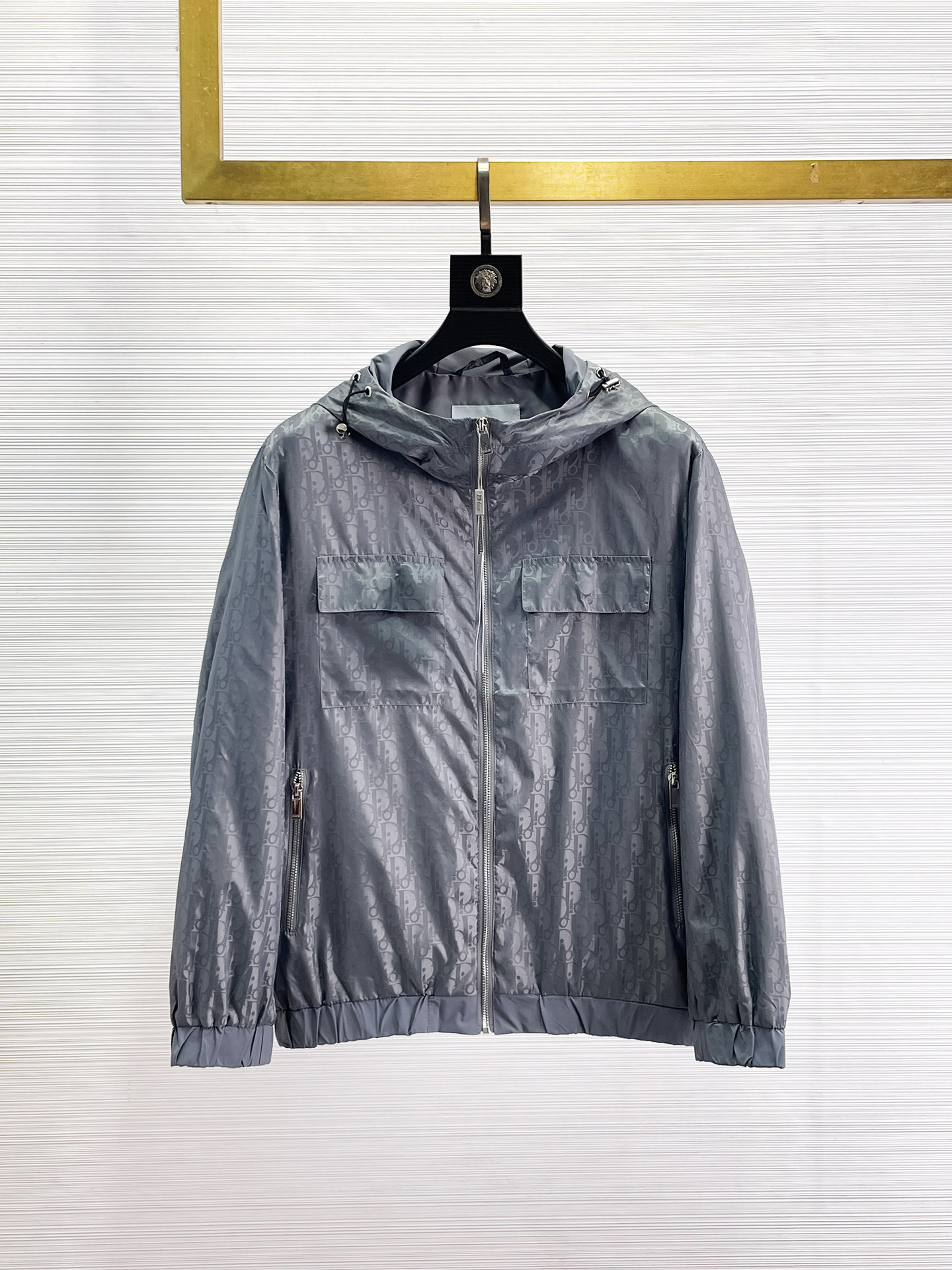 NO:655935,The same style as Dior's official website, complete with three labels, on sale in advance. 2025ss new men's jacket for autumn, reversible original single with three labels, high-end version. Custom-made fabrics at the counter. Highly breathable and comfortable, impeccable details, brand element design concept, reflecting high quality. Delicate and soft hand feel. Casual tailoring, excellent upper body shape. Size M～3XL, maximum wear 195 catties, dior, jackets & coats, jackets & coats, alexander wang19860909迪奥 官网同款,三标齐全,提前发售 2025ss开秋新款男士夹克外套,双面穿原单三标齐全高端版本 专柜定制面料 透气舒适度高,细节无可挑剔,品牌元素设计理念,体现高品质.手感细腻柔软 呈现休闲裁剪,上身版型超赞 码数M～3XL,最大穿195斤,,dior,jackets & coats,jackets & coats,alexander wang,Men's clothing