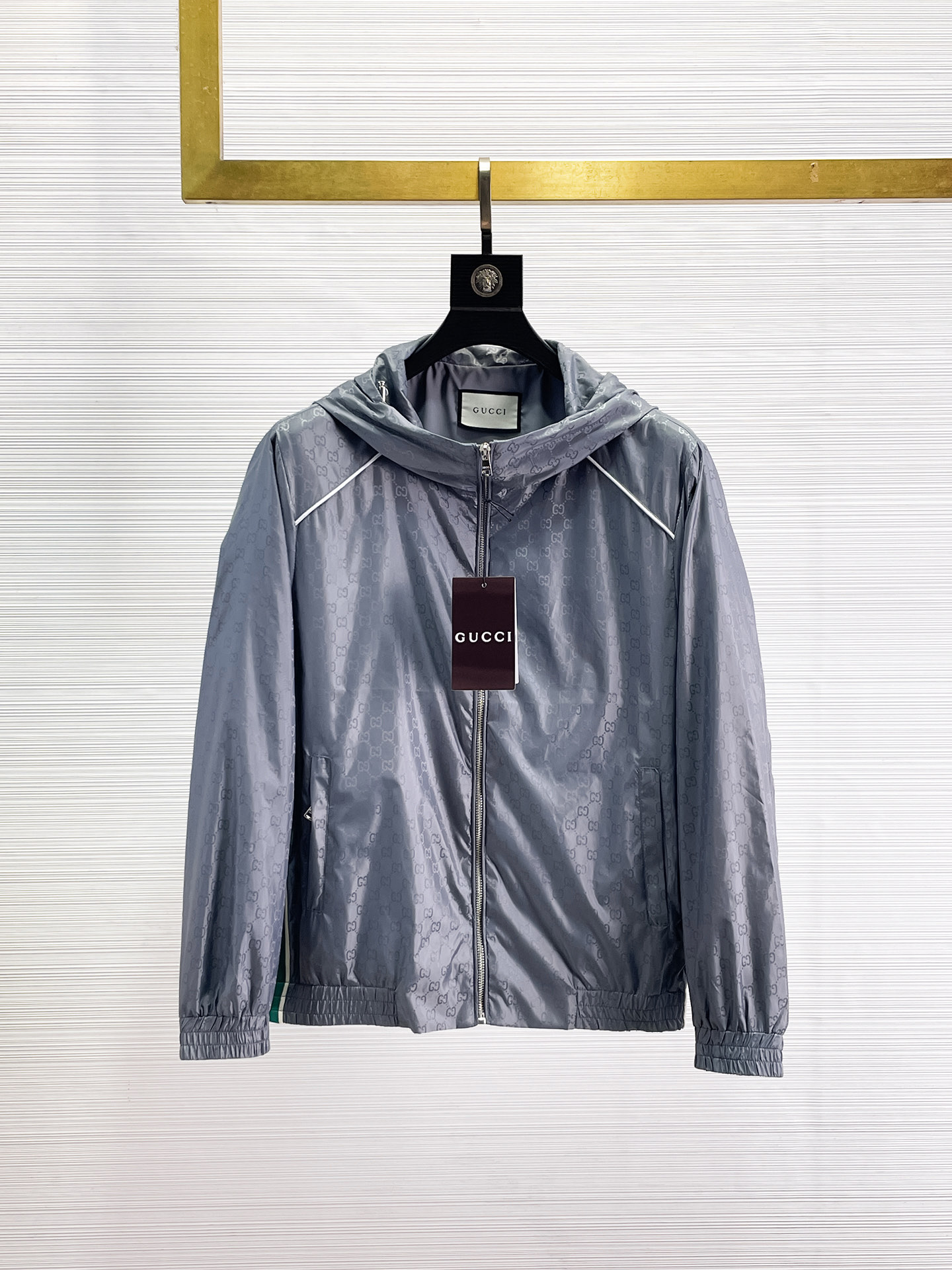 NO:655930,Gucci official website same style, complete with three labels, on sale in advance. 2025ss new autumn men's jacket, reversible original single with three labels, high-end version. Custom-made fabrics at the counter. Highly breathable and comfortable, impeccable details, brand element design concept, reflecting high quality. Delicate and soft feel. Casual tailoring, excellent upper body shape. Size M~3XL, maximum wear 195 catties,,jackets & coats,jackets & coats,alexander wang19860909古奇 官网同款,三标齐全,提前发售 2025ss开秋新款男士夹克外套,双面穿原单三标齐全高端版本 专柜定制面料 透气舒适度高,细节无可挑剔,品牌元素设计理念,体现高品质.手感细腻柔软 呈现休闲裁剪,上身版型超赞 码数M～3XL,最大穿195斤,,jackets & coats,jackets & coats,alexander wang,Men's clothing