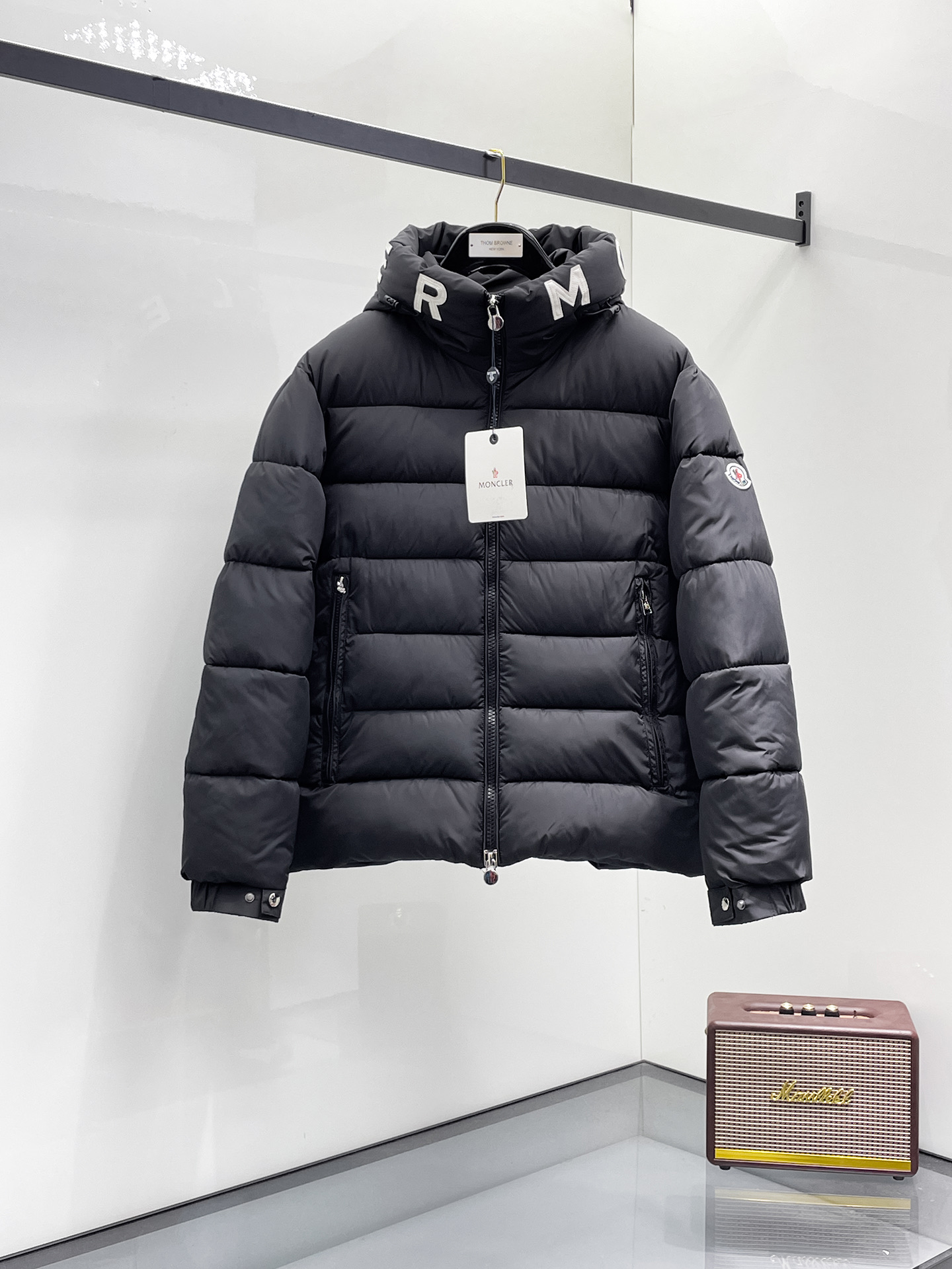 NO:731440,Support replacement after the year!  Mengkou, complete with three standards, 2025ss new winter down jacket, the new product in the show is in perfect condition, comfortable and warm, the color is full and attractive, the very outstanding design can easily enhance the fashion sense, the workmanship is extremely sophisticated and rigorous, and the wiring is neat and meticulous!  A masterpiece from a famous designer!  The upper body does not look bloated and is super handsome!  Available code sizes are M ~ XXXL and support exchange after the end of the year!  Arc'teryx's 2025ss winter new down jacket with all three standards, the new product on the show is in perfect condition, comfortable and warm, the color is full and attractive, the design is very outstanding, it can easily enhance the fashion sense, the workmanship is extremely sophisticated and rigorous, and the wiring is neat and meticulous!  A masterpiece from a famous designer!  The upper body does not look bloated and is super handsome!  Available size M ~ XXXL,arc'teryx,Moncler,jackets & coats,down jacket,19860909支持年后退换！蒙口 三标齐全 2025ss冬季新款羽绒棉服外套,秀场新品品相非常完美,舒适保暖,色泽饱满诱人,非常出彩的设计,轻松将时髦感进阶,做工极为考究严谨,走线工整细致！大牌设计师巨作！上身不显臃肿、超级帅气！现货码数M ～ XXXL支持年后退换！ 始祖鸟 三标齐全 2025ss冬季新款羽绒棉服外套,秀场新品品相非常完美,舒适保暖,色泽饱满诱人,非常出彩的设计,轻松将时髦感进阶,做工极为考究严谨,走线工整细致！大牌设计师巨作！上身不显臃肿、超级帅气！现货码数M ～ XXXL,arc'teryx,Moncler,jackets & coats,down jacket,,Men's clothing