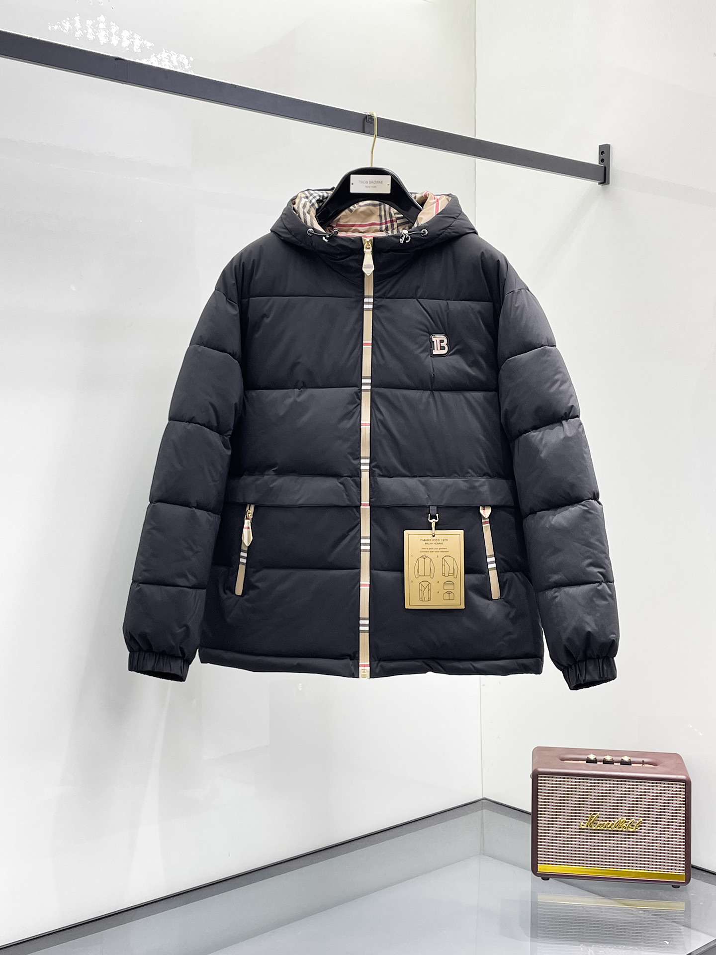 NO:731444,Support replacement after the year!  Burberry's new 2025ss winter down jacket with all three standards, the new product on the show is in perfect condition, comfortable and warm, the color is full and attractive, the design is very outstanding, it can easily enhance the fashion sense, the workmanship is extremely sophisticated and rigorous, and the wiring is neat and meticulous!  A masterpiece from a famous designer!  The upper body does not look bloated and is super handsome!  Available code sizes are M ~ XXXL and support exchange after the end of the year!  Arc'teryx's 2025ss winter new down jacket with all three standards, the new product on the show is in perfect condition, comfortable and warm, the color is full and attractive, the design is very outstanding, it can easily enhance the fashion sense, the workmanship is extremely sophisticated and rigorous, and the wiring is neat and meticulous!  A masterpiece from a famous designer!  The upper body does not look bloated and is super handsome!  Available sizes M ~ XXXL,,burberryarc'teryx,jackets & coats,down jacket,19860909支持年后退换！巴宝莉 三标齐全 2025ss冬季新款羽绒棉服外套,秀场新品品相非常完美,舒适保暖,色泽饱满诱人,非常出彩的设计,轻松将时髦感进阶,做工极为考究严谨,走线工整细致！大牌设计师巨作！上身不显臃肿、超级帅气！现货码数M ～ XXXL支持年后退换！ 始祖鸟 三标齐全 2025ss冬季新款羽绒棉服外套,秀场新品品相非常完美,舒适保暖,色泽饱满诱人,非常出彩的设计,轻松将时髦感进阶,做工极为考究严谨,走线工整细致！大牌设计师巨作！上身不显臃肿、超级帅气！现货码数M ～ XXXL,,burberryarc'teryx,jackets & coats,down jacket,,Men's clothing