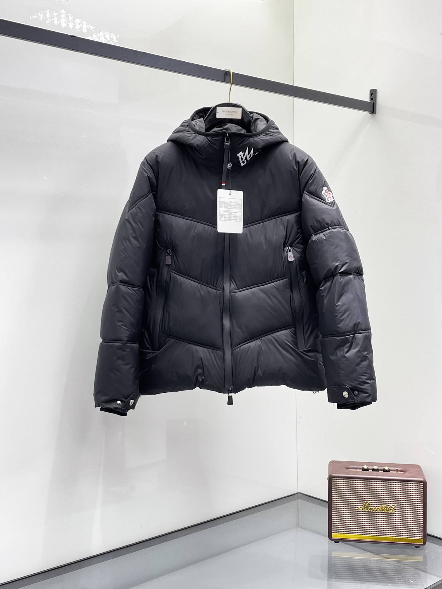 NO:731519,Support replacement after the year!  Mengkou, complete with three standards, 2025ss new winter down jacket, the new product in the show is in perfect condition, comfortable and warm, the color is full and attractive, the very outstanding design can easily enhance the fashion sense, the workmanship is extremely sophisticated and rigorous, and the wiring is neat and meticulous!  A masterpiece from a famous designer!  The upper body does not look bloated and is super handsome!  Available code sizes are M ~ XXXL and support exchange after the end of the year!  Arc'teryx's 2025ss winter new down jacket with all three standards, the new product on the show is in perfect condition, comfortable and warm, the color is full and attractive, the design is very outstanding, it can easily enhance the fashion sense, the workmanship is extremely sophisticated and rigorous, and the wiring is neat and meticulous!  A masterpiece from a famous designer!  The upper body does not look bloated and is super handsome!  Available size M ~ XXXL,arc'teryx,Moncler,jackets & coats,down jacket,19860909支持年后退换！蒙口 三标齐全 2025ss冬季新款羽绒棉服外套,秀场新品品相非常完美,舒适保暖,色泽饱满诱人,非常出彩的设计,轻松将时髦感进阶,做工极为考究严谨,走线工整细致！大牌设计师巨作！上身不显臃肿、超级帅气！现货码数M ～ XXXL支持年后退换！ 始祖鸟 三标齐全 2025ss冬季新款羽绒棉服外套,秀场新品品相非常完美,舒适保暖,色泽饱满诱人,非常出彩的设计,轻松将时髦感进阶,做工极为考究严谨,走线工整细致！大牌设计师巨作！上身不显臃肿、超级帅气！现货码数M ～ XXXL,arc'teryx,Moncler,jackets & coats,down jacket,,Men's clothing