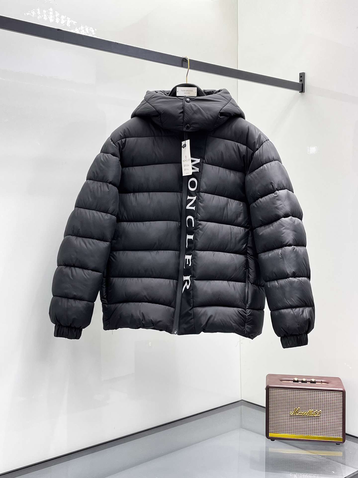 NO:731463,Support replacement after the year!  Mengkou, complete with three standards, 2025ss new winter down jacket, the new product in the show is in perfect condition, comfortable and warm, the color is full and attractive, the very outstanding design can easily enhance the fashion sense, the workmanship is extremely sophisticated and rigorous, and the wiring is neat and meticulous!  A masterpiece from a famous designer!  The upper body does not look bloated and is super handsome!  Available code sizes are M ~ XXXL and support exchange after the end of the year!  Arc'teryx's 2025ss winter new down jacket with all three standards, the new product on the show is in perfect condition, comfortable and warm, the color is full and attractive, the design is very outstanding, it can easily enhance the fashion sense, the workmanship is extremely sophisticated and rigorous, and the wiring is neat and meticulous!  A masterpiece from a famous designer!  The upper body does not look bloated and is super handsome!  Available size M ~ XXXL,arc'teryx,Moncler,jackets & coats,down jacket,19860909支持年后退换！蒙口 三标齐全 2025ss冬季新款羽绒棉服外套,秀场新品品相非常完美,舒适保暖,色泽饱满诱人,非常出彩的设计,轻松将时髦感进阶,做工极为考究严谨,走线工整细致！大牌设计师巨作！上身不显臃肿、超级帅气！现货码数M ～ XXXL支持年后退换！ 始祖鸟 三标齐全 2025ss冬季新款羽绒棉服外套,秀场新品品相非常完美,舒适保暖,色泽饱满诱人,非常出彩的设计,轻松将时髦感进阶,做工极为考究严谨,走线工整细致！大牌设计师巨作！上身不显臃肿、超级帅气！现货码数M ～ XXXL,arc'teryx,Moncler,jackets & coats,down jacket,,Men's clothing