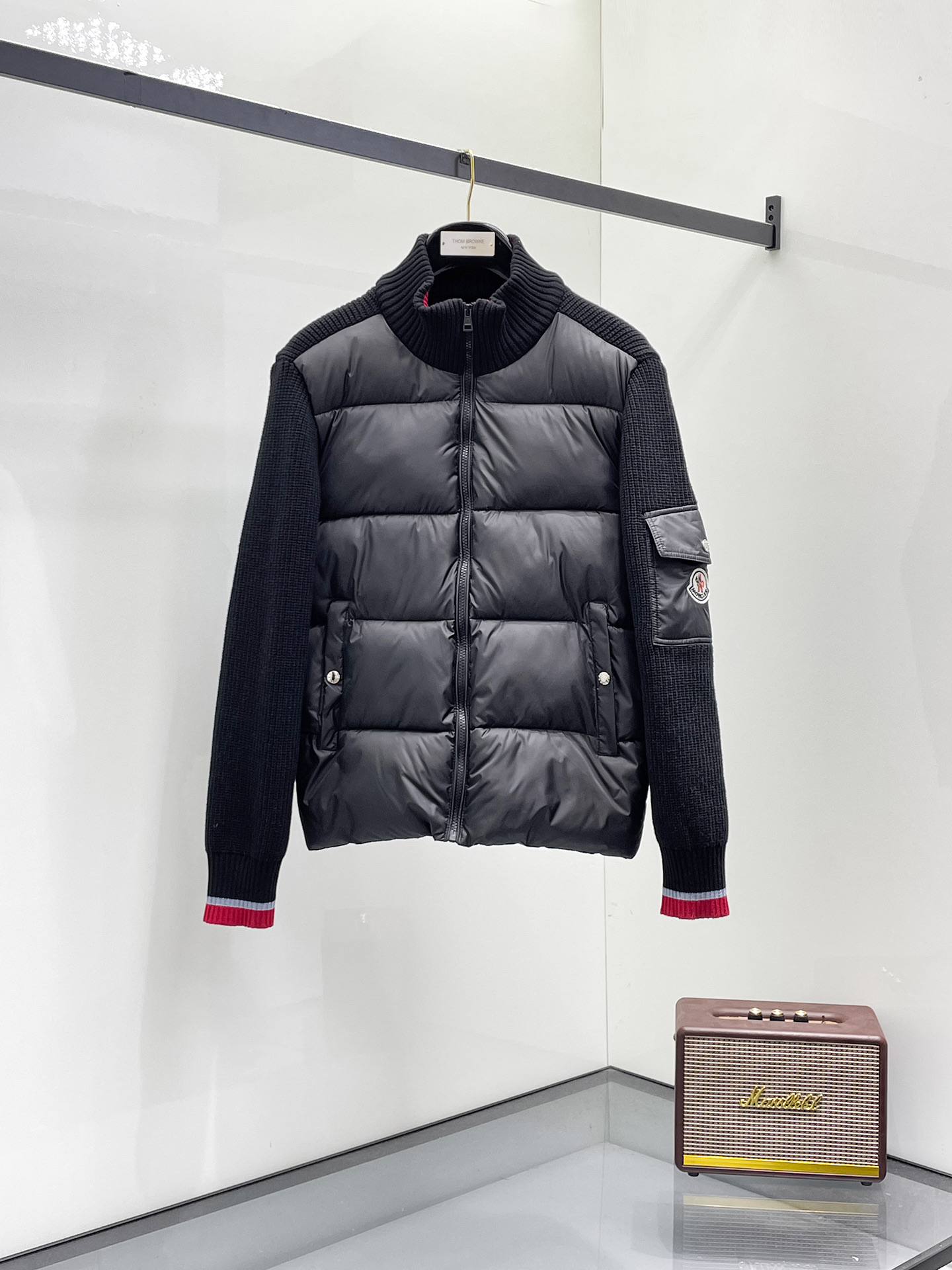 NO:731473,Support replacement after the year!  Mengkou, complete with three standards, 2025ss new winter down jacket, the new product on the show is in perfect condition, comfortable and warm, the color is full and attractive, the very outstanding design can easily enhance the fashion sense, the workmanship is extremely sophisticated and rigorous, and the wiring is neat and meticulous!  A masterpiece from a famous designer!  The upper body does not look bloated and is super handsome!  Available code sizes are M ~ XXXL and support exchange after the end of the year!  Arc'teryx's 2025ss winter new down jacket with all three standards, the new product on the show is in perfect condition, comfortable and warm, the color is full and attractive, the design is very outstanding, it can easily enhance the fashion sense, the workmanship is extremely sophisticated and rigorous, and the wiring is neat and meticulous!  A masterpiece from a famous designer!  The upper body does not look bloated and is super handsome!  Available size M ~ XXXL,arc'teryx,Moncler,jackets & coats,down jacket,19860909支持年后退换！蒙口 三标齐全 2025ss冬季新款羽绒服外套,秀场新品品相非常完美,舒适保暖,色泽饱满诱人,非常出彩的设计,轻松将时髦感进阶,做工极为考究严谨,走线工整细致！大牌设计师巨作！上身不显臃肿、超级帅气！现货码数M ～ XXXL支持年后退换！ 始祖鸟 三标齐全 2025ss冬季新款羽绒棉服外套,秀场新品品相非常完美,舒适保暖,色泽饱满诱人,非常出彩的设计,轻松将时髦感进阶,做工极为考究严谨,走线工整细致！大牌设计师巨作！上身不显臃肿、超级帅气！现货码数M ～ XXXL,arc'teryx,Moncler,jackets & coats,down jacket,,Men's clothing