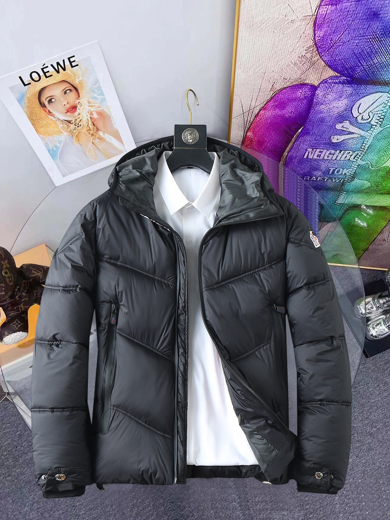 NO:648220,Mengkou, complete with three standards, 2025ss new winter down jacket, the new product in the show is in perfect condition, comfortable and warm, the color is full and attractive, the very outstanding design can easily enhance the fashion sense, the workmanship is extremely sophisticated and rigorous, and the wiring is neat and meticulous!  A masterpiece from a famous designer!  The upper body does not look bloated and is super handsome!  Available sizes M ~ XXXL,,Moncler,jackets & coats,down jacket,alexander wang19860909蒙口 三标齐全 2025ss冬季新款羽绒棉服外套,秀场新品品相非常完美,舒适保暖,色泽饱满诱人,非常出彩的设计,轻松将时髦感进阶,做工极为考究严谨,走线工整细致！大牌设计师巨作！上身不显臃肿、超级帅气！现货码数M ～ XXXL,,Moncler,jackets & coats,down jacket,alexander wang,Men's clothing