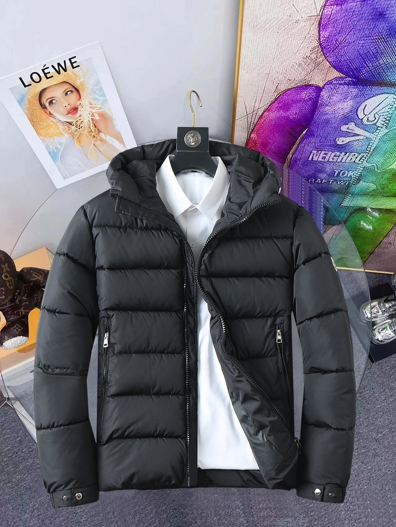 NO:648230,Mengkou, complete with three standards, 2025ss new winter down jacket, the new product in the show is in perfect condition, comfortable and warm, the color is full and attractive, the very outstanding design can easily enhance the fashion sense, the workmanship is extremely sophisticated and rigorous, and the wiring is neat and meticulous!  A masterpiece from a famous designer!  The upper body does not look bloated and is super handsome!  Available sizes M ~ XXXL,,Moncler,jackets & coats,down jacket,alexander wang19860909蒙口 三标齐全 2025ss冬季新款羽绒棉服外套,秀场新品品相非常完美,舒适保暖,色泽饱满诱人,非常出彩的设计,轻松将时髦感进阶,做工极为考究严谨,走线工整细致！大牌设计师巨作！上身不显臃肿、超级帅气！现货码数M ～ XXXL,,Moncler,jackets & coats,down jacket,alexander wang,Men's clothing