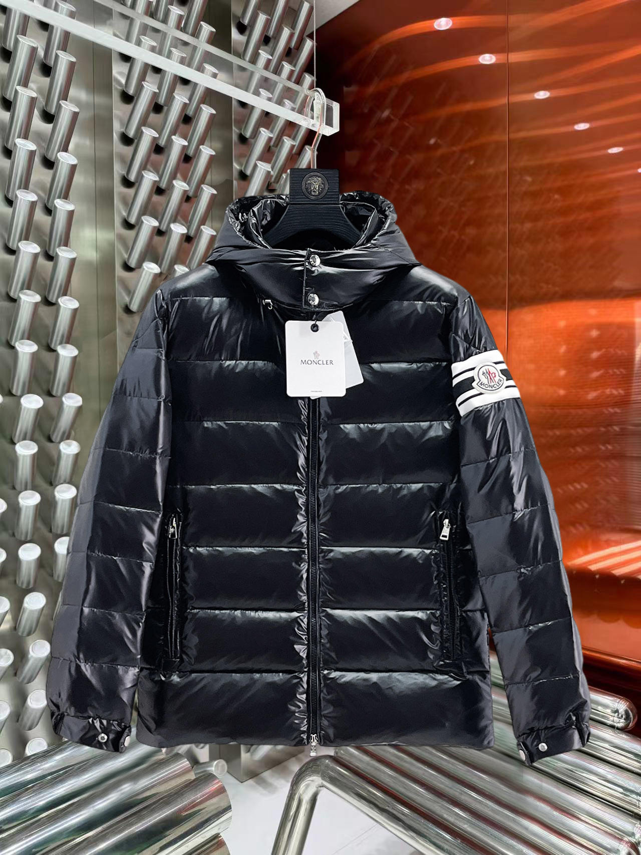 NO:731674,Support replacement after the year!  Mengkou 2025ss new winter product, fashionable top down jacket, filled with imported down, the highest quality on the market, imported fabrics, the highest lining standards, never running down, accessories and hardware are all custom-made from the original factory, 10 years of focus on clothing production, ensuring the smoothness of each piece of clothing, the Rolls Royce of down jackets, sizes M-L-XL-2XL-3XL,, Moncler, down jacket,19860909支持年后退换！ 蒙口 2025ss冬季新品,时尚顶级羽绒服 填充进口羽绒朵,市面最高品质,进口面料,里布最高标准,绝不跑绒,辅料五金全部原厂定做,10年专注服装生产,保证每件衣服的平整性,羽绒服界的劳斯莱斯 尺码M-L-XL-2XL-3XL,,Moncler,down jacket,,Men's clothing