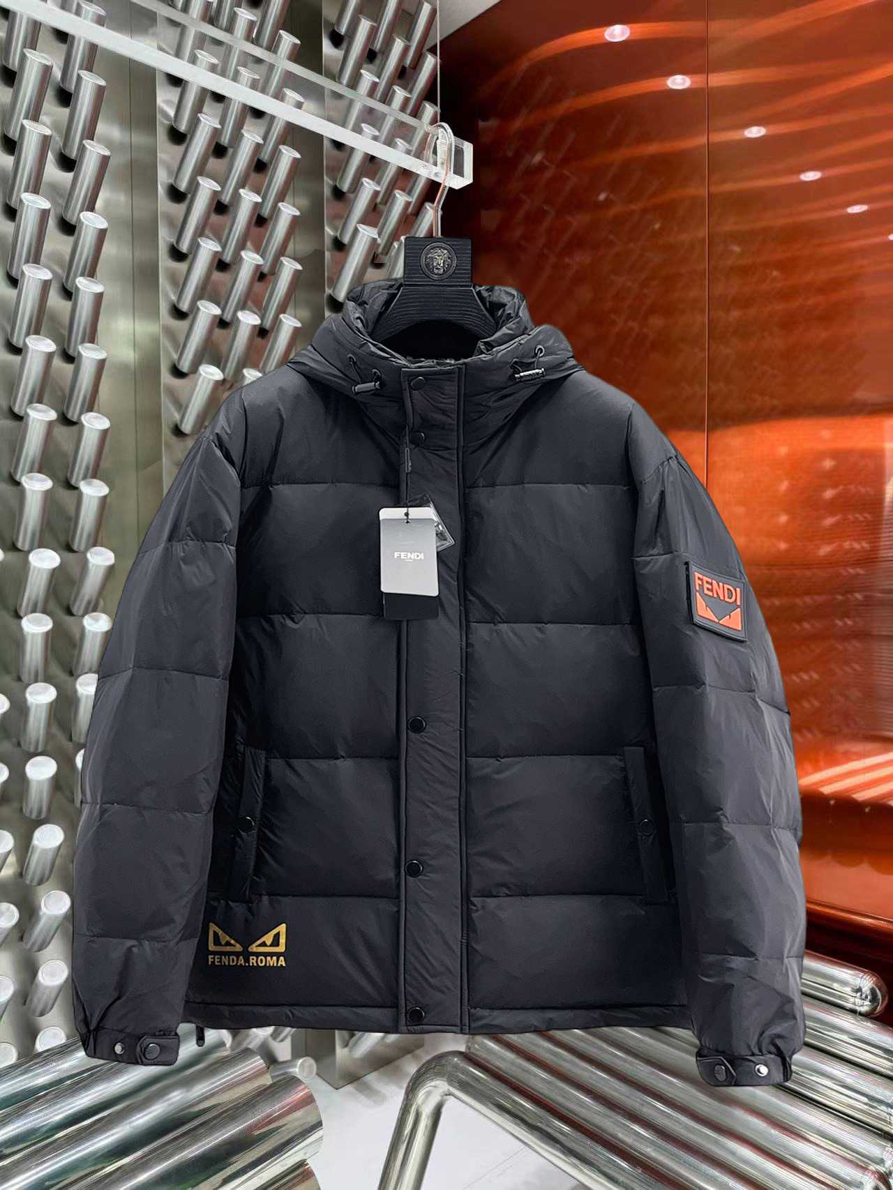 NO:731668,Support replacement after the year!  Fendi 2025ss new winter products, fashionable top down jackets, filled with imported down, the highest quality on the market, imported fabrics, the highest lining standards, never running down, all accessories and hardware are custom-made from the original factory, 10 years of focus on clothing production, ensuring the smoothness of each piece of clothing, the Rolls-Royce of the down jacket industry, sizes M-L-XL-2XL-3XL,, fendi, down jacket,19860909支持年后退换！ 芬迪 2025ss冬季新品,时尚顶级羽绒服 填充进口羽绒朵,市面最高品质,进口面料,里布最高标准,绝不跑绒,辅料五金全部原厂定做,10年专注服装生产,保证每件衣服的平整性,羽绒服界的劳斯莱斯 尺码M-L-XL-2XL-3XL,,fendi,down jacket,,Men's clothing