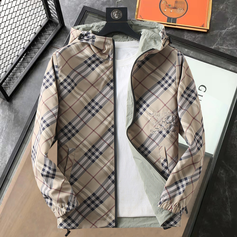NO:758963,Same style as Burberry official website, on sale in advance!  2026ss new spring men's reversible jacket, original single and three-label complete high-end version!  With hidden hood, custom-made fabrics at the counter, highly breathable and comfortable, impeccable details, brand element design concept, reflecting high quality. It feels delicate and soft!  It presents a casual cut and the upper body shape is awesome!  Size M～3XL, maximum wearing capacity is 195 catties.,,burberry,jackets & coats,jackets & coats,hats,19860909巴宝莉 官网同款,提前发售！2026ss开 春新款男士双面穿夹克外套,原单三标齐全高端版本！带隐藏帽,专柜定制面料 透气舒适度高,细节无可挑剔,品牌元素设计理念,体现高品质.手感细腻柔软！呈现休闲裁剪,上身版型超赞！码数M～3XL,最大穿195斤.,,burberry,jackets & coats,jackets & coats,hats,,Men's clothing
