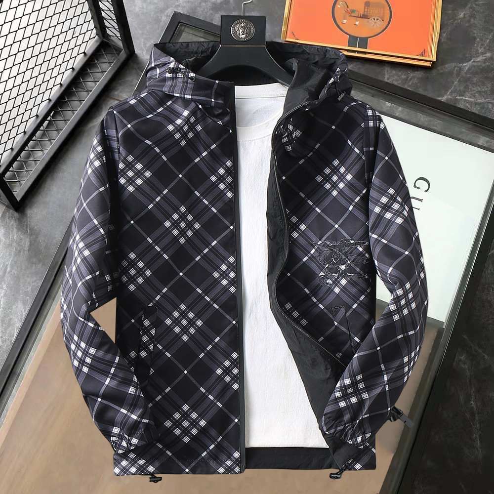 NO:758956,Same style as Burberry official website, on sale in advance!  2026ss new spring men's reversible jacket, original single and three-label complete high-end version!  With hidden hood, custom-made fabrics at the counter, highly breathable and comfortable, impeccable details, brand element design concept, reflecting high quality. It feels delicate and soft!  It presents a casual cut and the upper body shape is awesome!  Size M～3XL, maximum wearing capacity is 195 catties.,,burberry,jackets & coats,jackets & coats,hats,19860909巴宝莉 官网同款,提前发售！2026ss开 春新款男士双面穿夹克外套,原单三标齐全高端版本！带隐藏帽,专柜定制面料 透气舒适度高,细节无可挑剔,品牌元素设计理念,体现高品质.手感细腻柔软！呈现休闲裁剪,上身版型超赞！码数M～3XL,最大穿195斤.,,burberry,jackets & coats,jackets & coats,hats,,Men's clothing