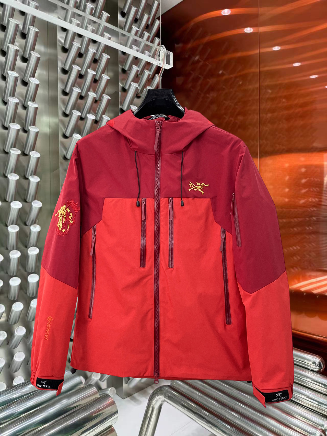 NO:774851,Same style as Arc’teryx official website, on sale in advance!  2026ss new spring men's jacket, original single three-standard high-end version!  With hidden hood, custom-made fabrics at the counter, highly breathable and comfortable, impeccable details, brand element design concept, reflecting high quality. It feels delicate and soft!  It presents a casual cut and the upper body shape is awesome!  Size M～3XL, maximum wearing capacity is 195 catties.,arc'teryx,jackets & coats,jackets & coats,hats,19860909始祖鸟 官网同款,提前发售！2026ss开 春新款男士夹克外套,原单三标齐全高端版本！带隐藏帽,专柜定制面料 透气舒适度高,细节无可挑剔,品牌元素设计理念,体现高品质.手感细腻柔软！呈现休闲裁剪,上身版型超赞！码数M～3XL,最大穿195斤.,arc'teryx,jackets & coats,jackets & coats,hats,,Men's clothing