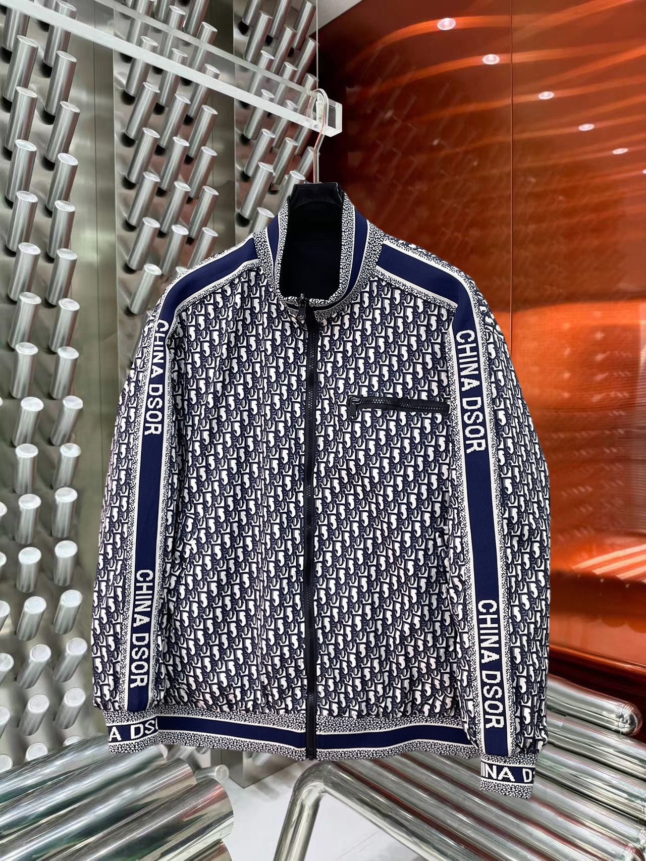 NO:774847,Dior 2026 spring and winter new men's reversible jacket. Original 1:1 customized hardware accessories, all imported and original customization. Welcome to compare at the counter. Super soft, super heavy fabric workmanship, perfect fit. Pay attention to the fabric and super comfortable. Exclusive model. Non-market goods. Same size for men and women, M to XXXL, dior, jackets & coats,19860909迪奥 2026春冬新款男士双面穿夹克 原版1:1订制五金配件全进口原版定制 欢迎专柜对比 超柔软 超级重面料做工杠杠的版型完美 注意面料超舒服 独家款 非市场货 男女同款尺码M一XXXL,,dior,jackets & coats,,Men's clothing