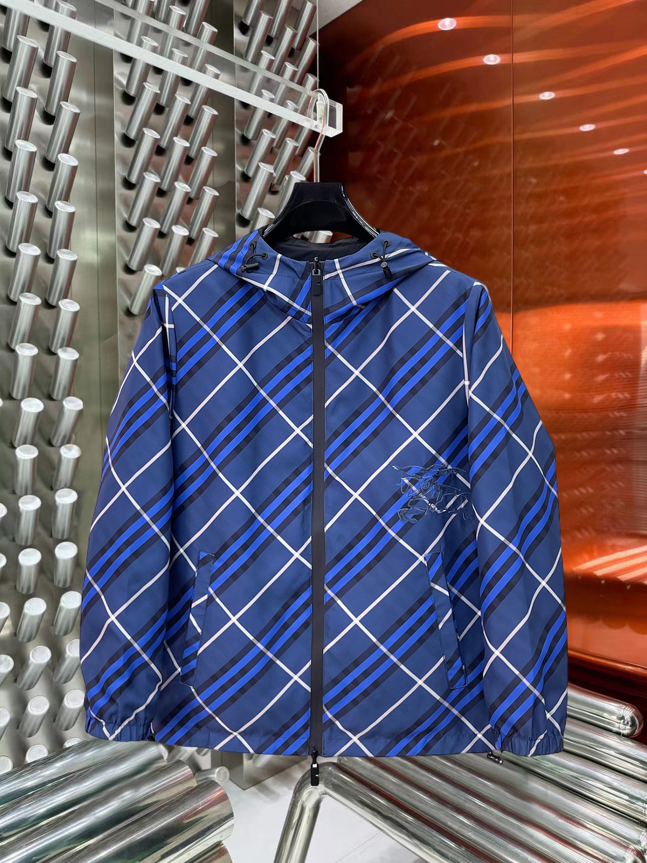 NO:774859,Burberry 2026 spring and winter new men's reversible jacket. Original 1:1 customized hardware accessories, all imported and original customization. Welcome to compare at the counter. Super soft, super heavy fabric workmanship, perfect fit. Pay attention to the fabric and super comfortable. Exclusive model. Non-market goods. Same size for men and women, M to XXXL,, burberry, jackets & coats,19860909巴宝莉2026春冬新款男士双面穿夹克 原版1:1订制五金配件全进口原版定制 欢迎专柜对比 超柔软 超级重面料做工杠杠的版型完美 注意面料超舒服 独家款 非市场货 男女同款尺码M一XXXL,,burberry,jackets & coats,,Men's clothing