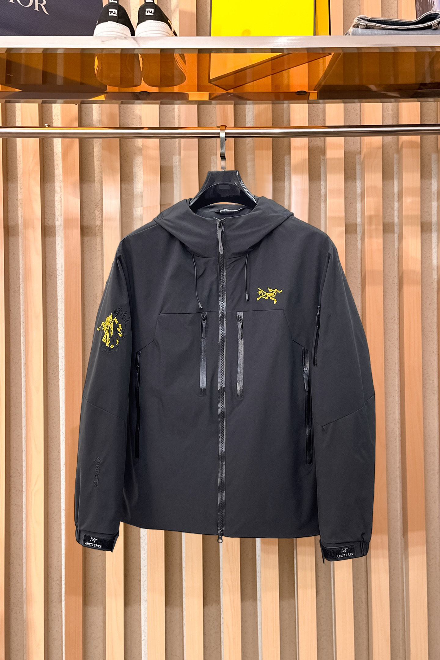 NO:870051,Arc'teryx 2026 spring and winter new men's jacket. Original 1:1 customized hardware accessories, all imported and original customization. Welcome to compare at the counter. Super soft, super heavy fabric workmanship, perfect fit. Pay attention to the fabric and super comfortable. Exclusive model. Non-market goods. Same size for men and women, M to XXXL, arc'teryx, jackets & coats,19860909始祖鸟 2026春冬新款男士夹克 原版1:1订制五金配件全进口原版定制 欢迎专柜对比 超柔软 超级重面料做工杠杠的版型完美 注意面料超舒服 独家款 非市场货 男女同款尺码M一XXXL,arc'teryx,jackets & coats,,Men's clothing