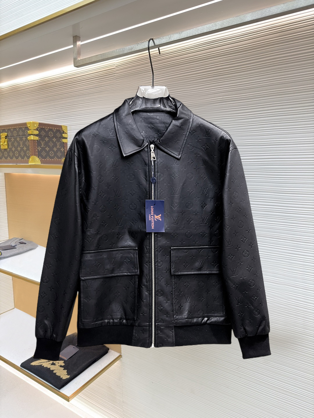 NO:874611,LV (high-end quality) 2026 early spring new fashion casual leather jacket, imported original technical fabrics, comfortable and breathable upper body, exquisite hand-embroidered letter logo on the chest, unique design reversible style, digital positioning printing technology on the reverse, highlighting the personality of young people, original hardware accessories, extremely high grade, handsome upper body!  M-3XL,,louis vuitton,jackets & coats,jackets & coats,leather jacket,19860909LV（高端品质）2026早春新品时尚休闲皮衣夹克外套,进口原版科技面料,上身舒适透气,胸前精致手工刺绣工艺字母logo,独特设计两面穿风格,反面数码定位印花工艺,彰显了年轻人的个性,原版五金辅料,档次极高,上身帅气十足！M-3XL,,louis vuitton,jackets & coats,jackets & coats,leather jacket,,Men's clothing