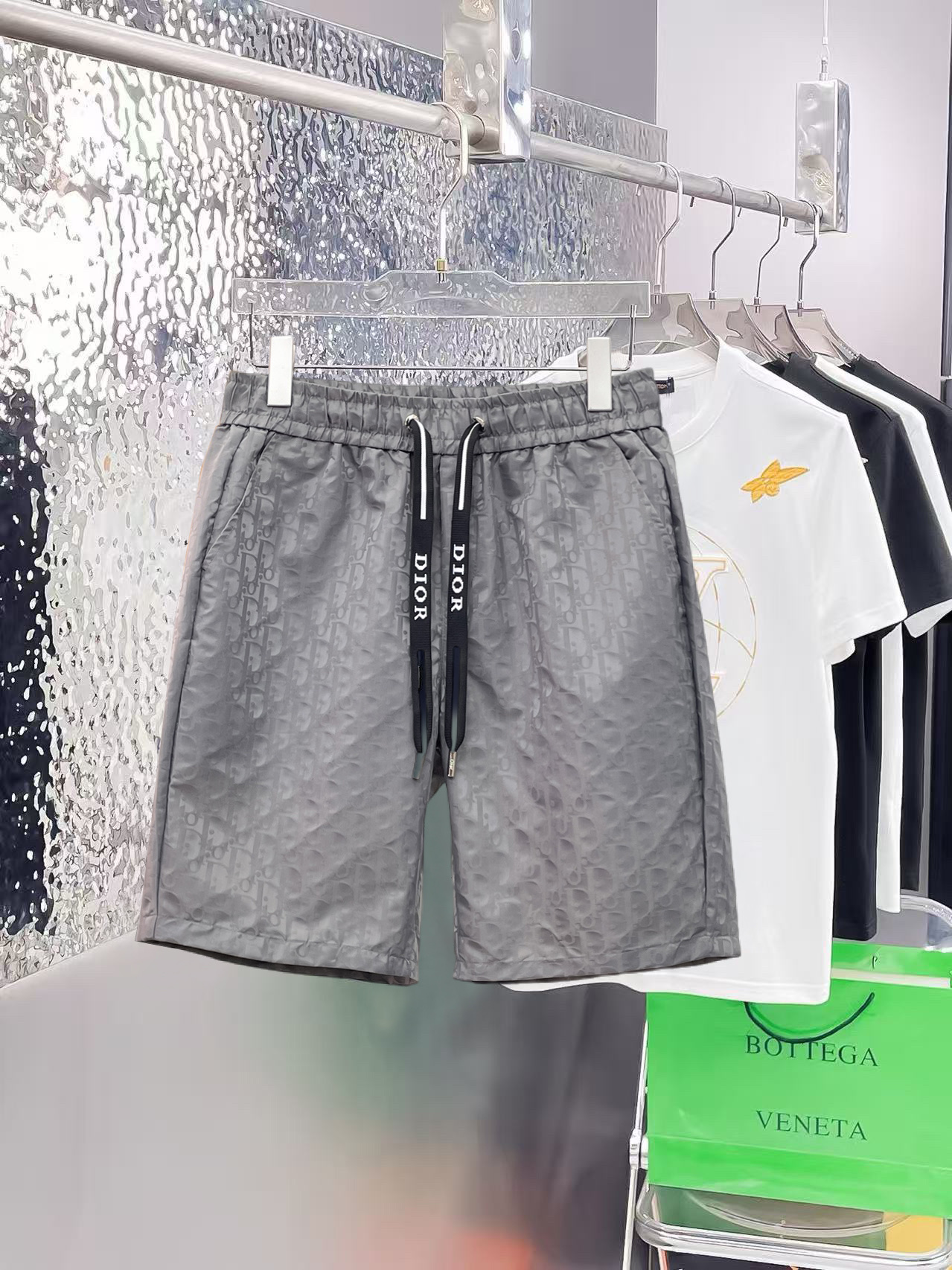 NO:862622,Dior's 2026 new summer men's casual shorts with three complete standards, advanced custom-made breathable fabrics, extremely breathable, elastic and comfortable, impeccable details, top-grade accessories, original logo design concept, delicate and soft feel!  The upper body fit is awesome!  For sizes M-XXXL, please state your height and weight when ordering, dior, shorts,19860909迪奥 三标齐全 2026夏季新款男士休闲短裤,高级定制面料透气面料 透气弹力舒适度极高,细节无可挑剔,顶级辅料配备,原版logo设计理念,手感细腻柔软！上身版型超赞！尺码M-XXXL下单报身高体重,,dior,shorts,,Men's clothing