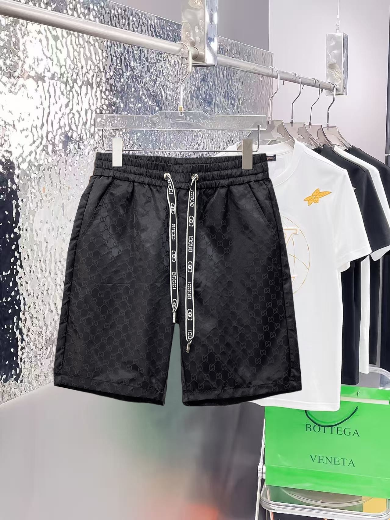 NO:862633,Gucci's three-standard complete 2026 new summer men's casual shorts, advanced custom-made breathable fabrics, extremely breathable, elastic and comfortable, impeccable details, top-grade accessories, original logo design concept, delicate and soft feel!  The upper body fit is awesome!  Sizes M-XXXL, please state your height and weight when ordering,,shorts,19860909古奇 三标齐全 2026夏季新款男士休闲短裤,高级定制面料透气面料 透气弹力舒适度极高,细节无可挑剔,顶级辅料配备,原版logo设计理念,手感细腻柔软！上身版型超赞！尺码M-XXXL下单报身高体重,,shorts,,Men's clothing