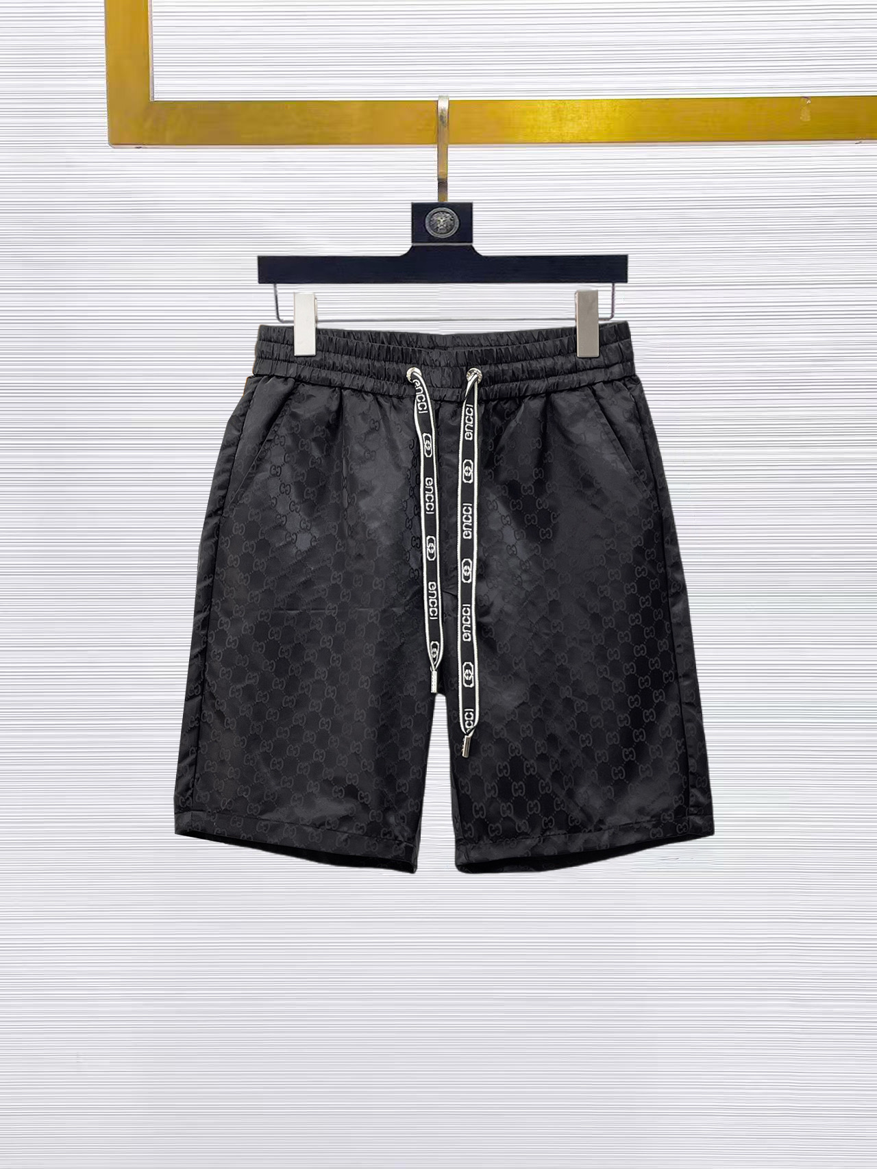 NO:874732,Gucci's three-standard complete 2026 new summer men's casual shorts, advanced custom-made breathable fabrics, extremely breathable, elastic and comfortable, impeccable details, top-grade accessories, original logo design concept, delicate and soft feel!  The upper body fit is awesome!  Sizes M-XXXL, please state your height and weight when ordering,,shorts,19860909古奇 三标齐全 2026夏季新款男士休闲短裤,高级定制面料透气面料 透气弹力舒适度极高,细节无可挑剔,顶级辅料配备,原版logo设计理念,手感细腻柔软！上身版型超赞！尺码M-XXXL下单报身高体重,,shorts,,Men's clothing