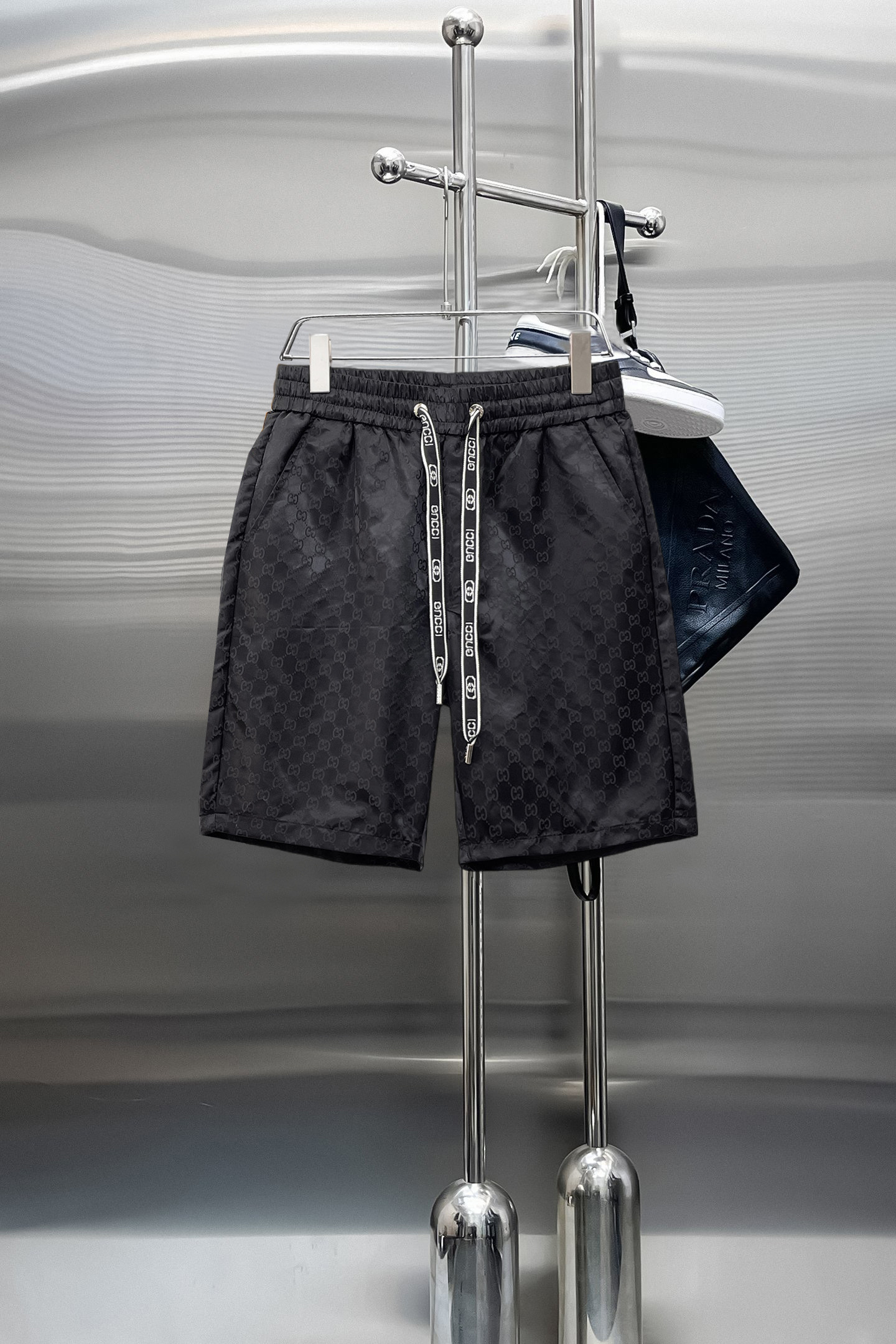 NO:869723,Gucci's three-standard complete 2026 new summer men's casual shorts, advanced custom-made breathable fabrics, extremely breathable, elastic and comfortable, impeccable details, top-grade accessories, original logo design concept, delicate and soft feel!  The upper body fit is awesome!  Sizes M-XXXL, please state your height and weight when ordering,,shorts,19860909古奇 三标齐全 2026夏季新款男士休闲短裤,高级定制面料透气面料 透气弹力舒适度极高,细节无可挑剔,顶级辅料配备,原版logo设计理念,手感细腻柔软！上身版型超赞！尺码M-XXXL下单报身高体重,,shorts,,Men's clothing