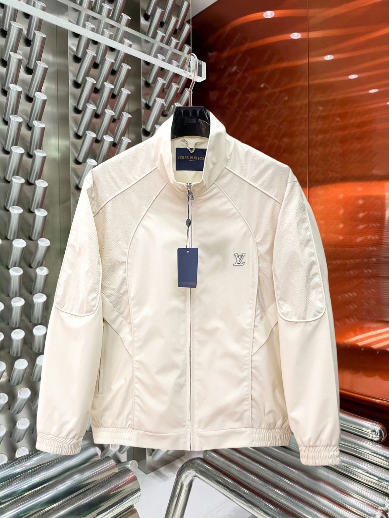 NO:774879,LV 2026 spring new men's jacket. Original 1:1 customized hardware accessories. All imported and original customization. Welcome to compare at the counter. Super soft, super heavy fabric, perfect workmanship. Pay attention to the fabric and super comfortable. Exclusive model. Not available in the market. Same size for men and women. M ~ XXXL,, louis vuitton, jackets & coats, jackets & coats,19860909LV 2026春装新款男士夹克外套 原版1:1订制五金配件全进口原版定制 欢迎专柜对比 超柔软 超级重面料做工杠杠的版型完美 注意面料超舒服 独家款 非市场货 男女同款尺码M ～XXXL,,louis vuitton,jackets & coats,jackets & coats,,Men's clothing