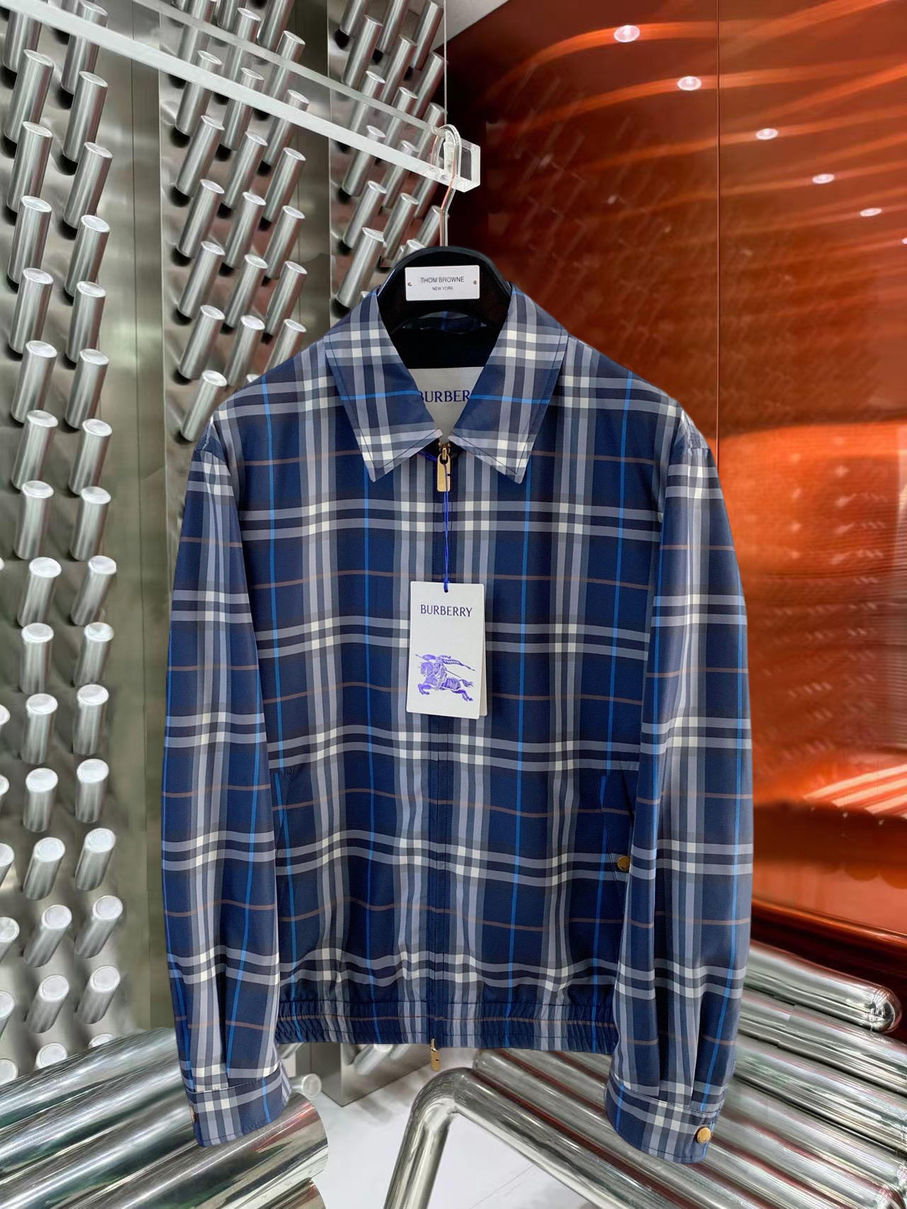 NO:774876,Burberry 2026 spring new men's jacket. Original 1:1 customized hardware accessories. All imported and original customization. Welcome to compare at the counter. Super soft, super heavy fabric workmanship, perfect fit. Pay attention to the fabric and super comfortable. Exclusive model. Non-market goods. Same size for men and women, M ~ XXXL,,burberry,jackets & coats,jackets & coats,19860909巴宝莉 2026春装新款男士夹克外套 原版1:1订制五金配件全进口原版定制 欢迎专柜对比 超柔软 超级重面料做工杠杠的版型完美 注意面料超舒服 独家款 非市场货 男女同款尺码M ～XXXL,,burberry,jackets & coats,jackets & coats,,Men's clothing